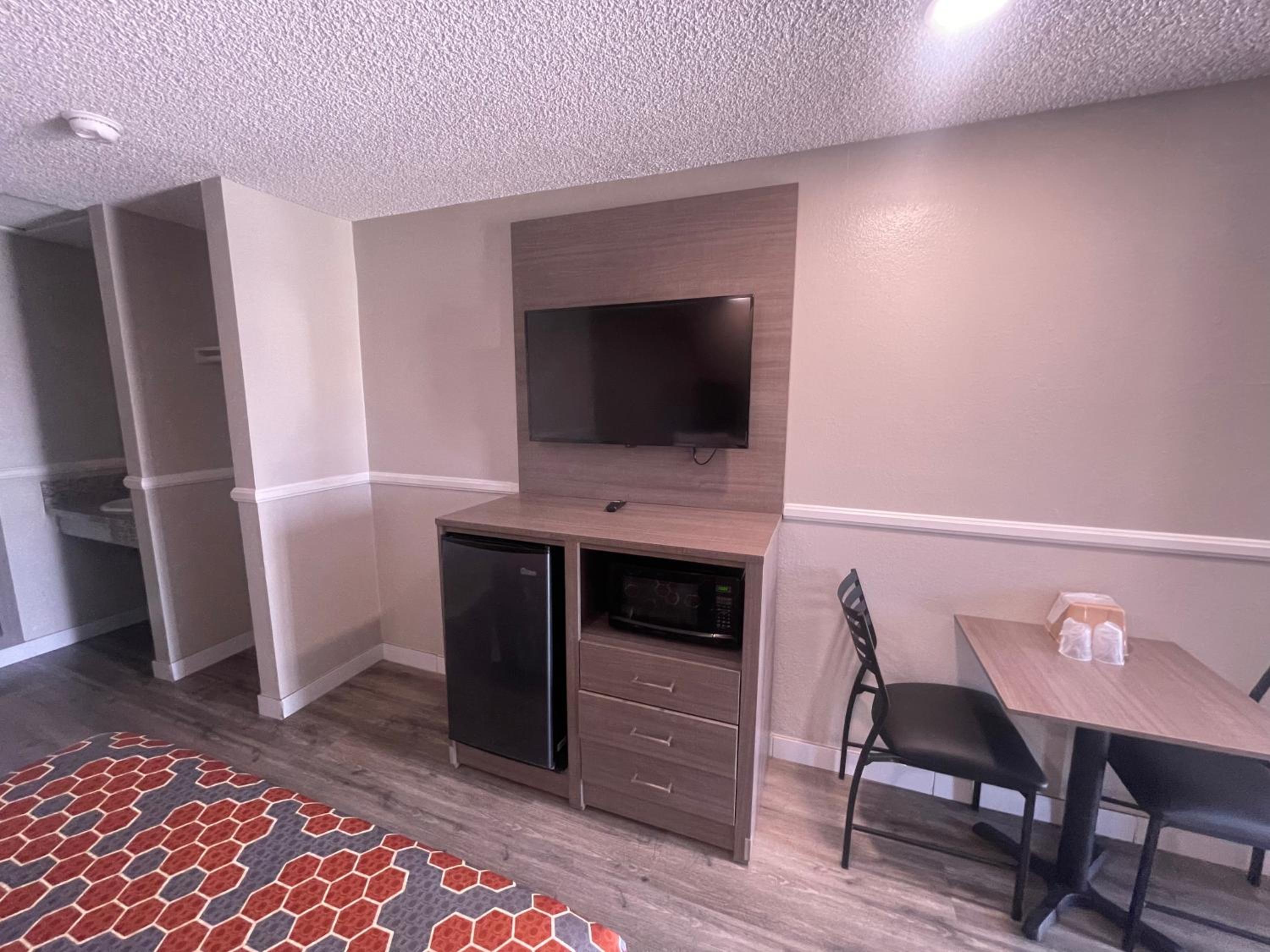 San Bernardino Vacations - Economy Inn - Property Image 4