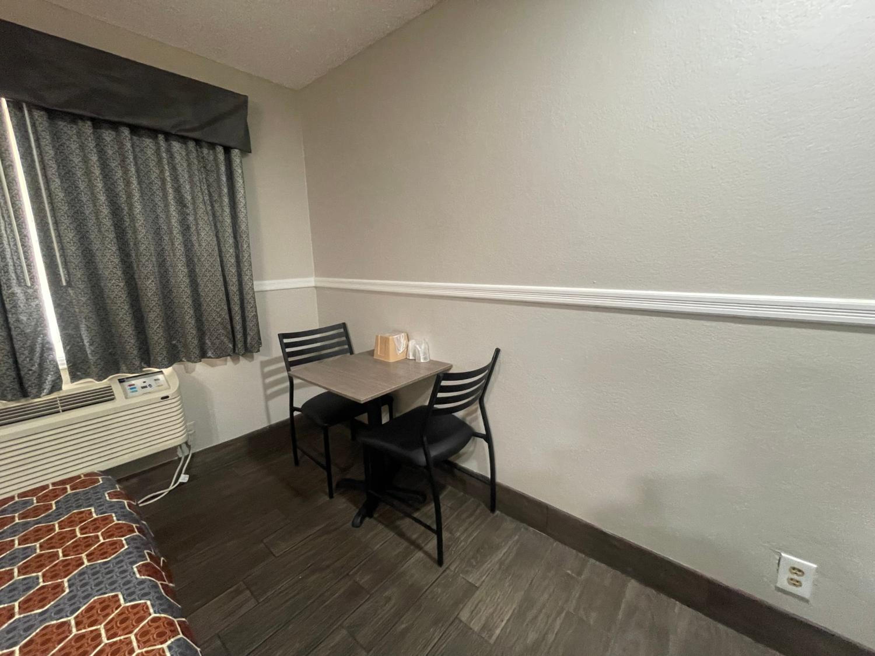 San Bernardino Vacations - Economy Inn - Property Image 5