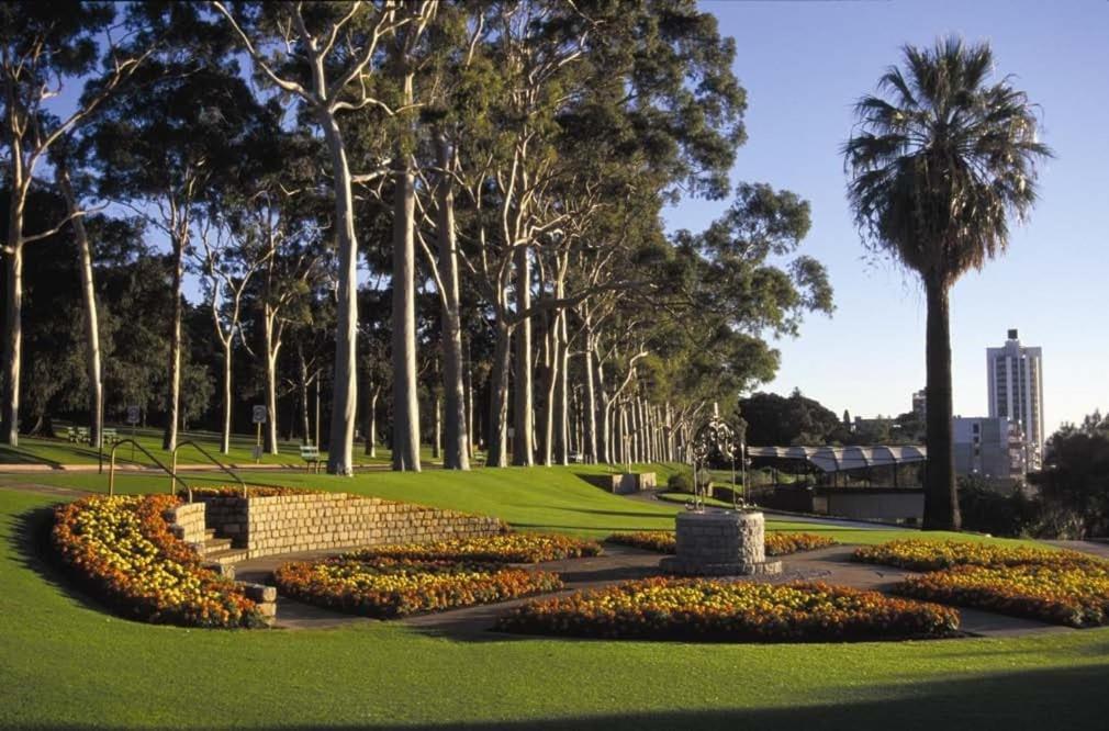 East Perth CBD Apartment close to The Swan River