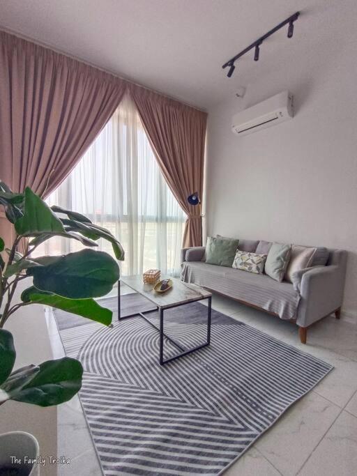The Family Troika - 1 Bedroom - photo 1