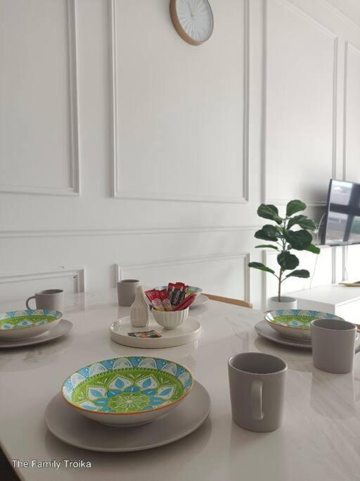 The Family Troika - 1 Bedroom -