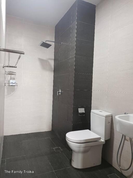 The Family Troika - 1 Bedroom -
