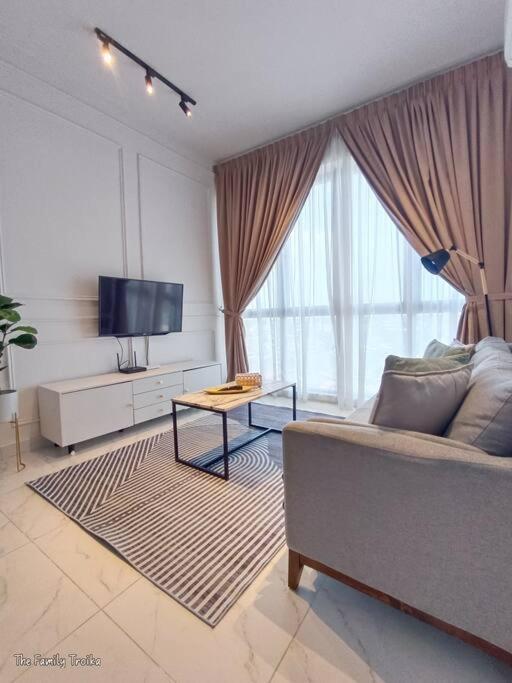 The Family Troika - 1 Bedroom -