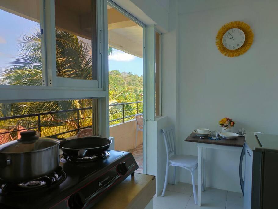 Romantic Sunset Apartment with Balcony 2 min Walk to the Beach