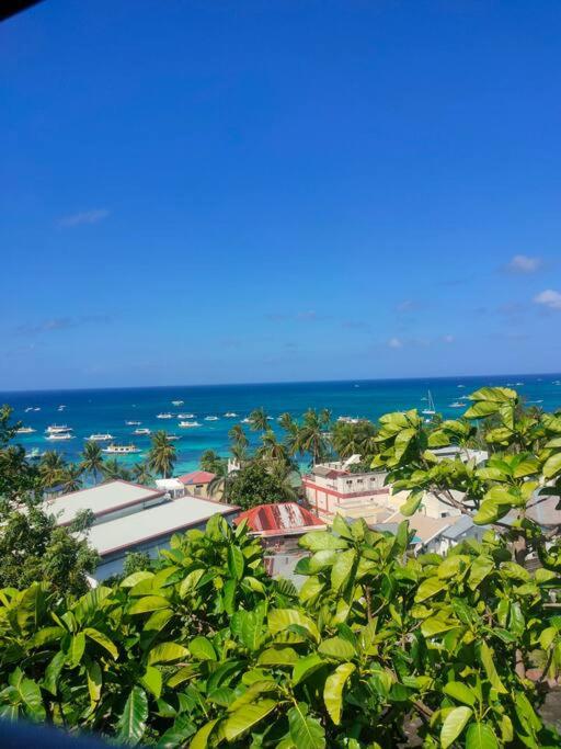 Romantic Sunset Apartment with Balcony 2 min Walk to the Beach