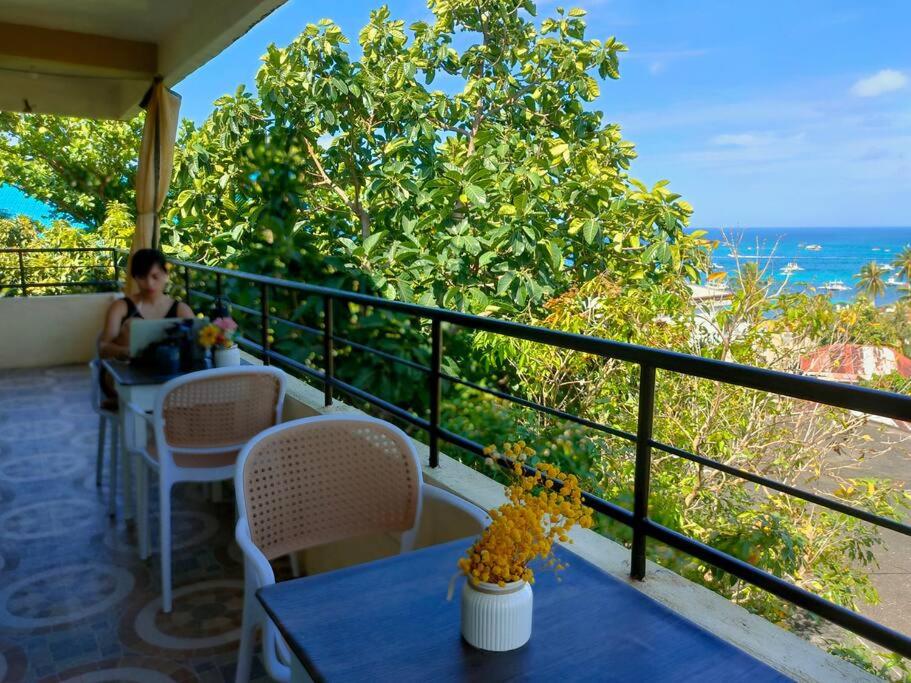 Romantic Sunset Apartment with Balcony 2 min Walk to the Beach