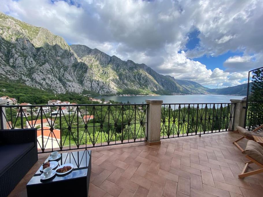 Duplex with panoramic sea views