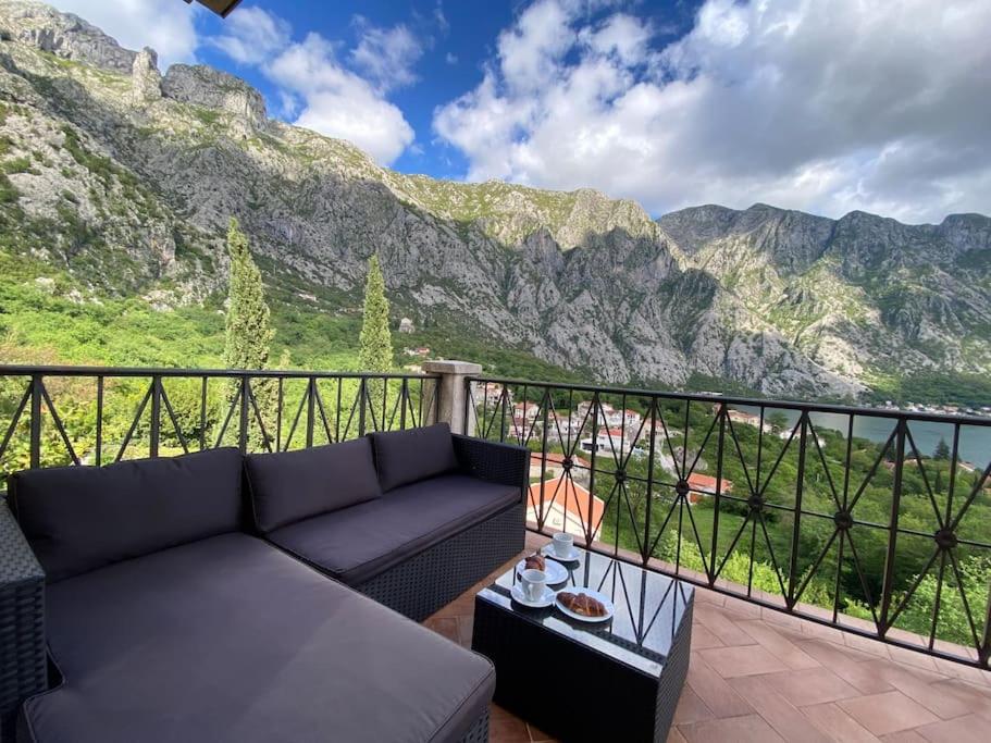 Duplex with panoramic sea views