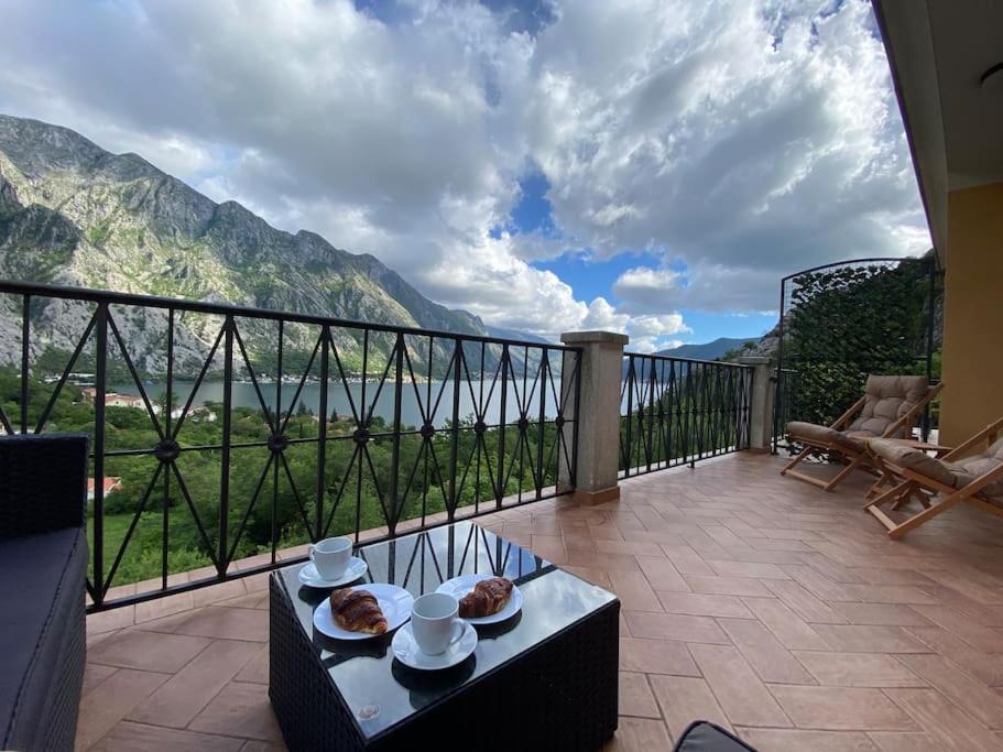 Duplex with panoramic sea views