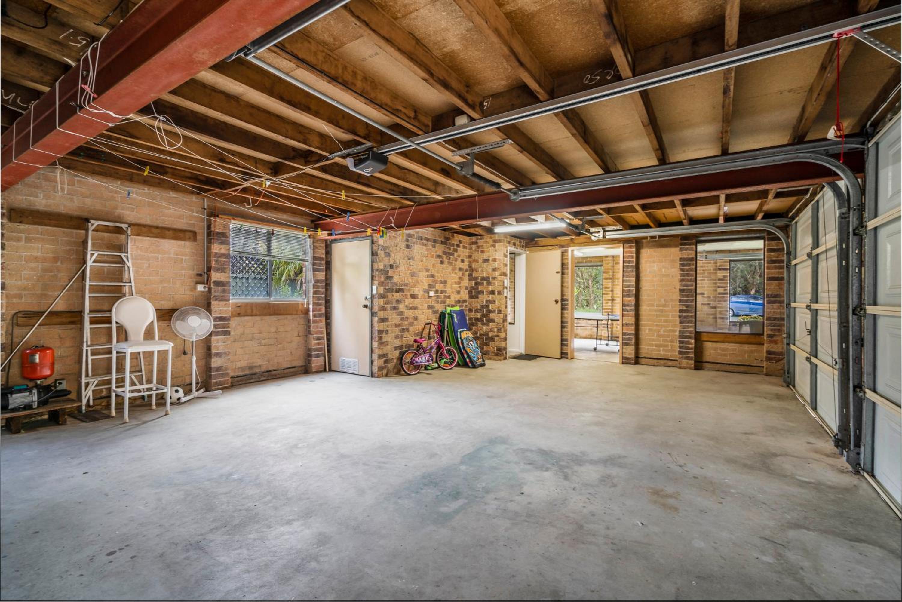 Creel At Hat Head - 8 Hutcheson Street