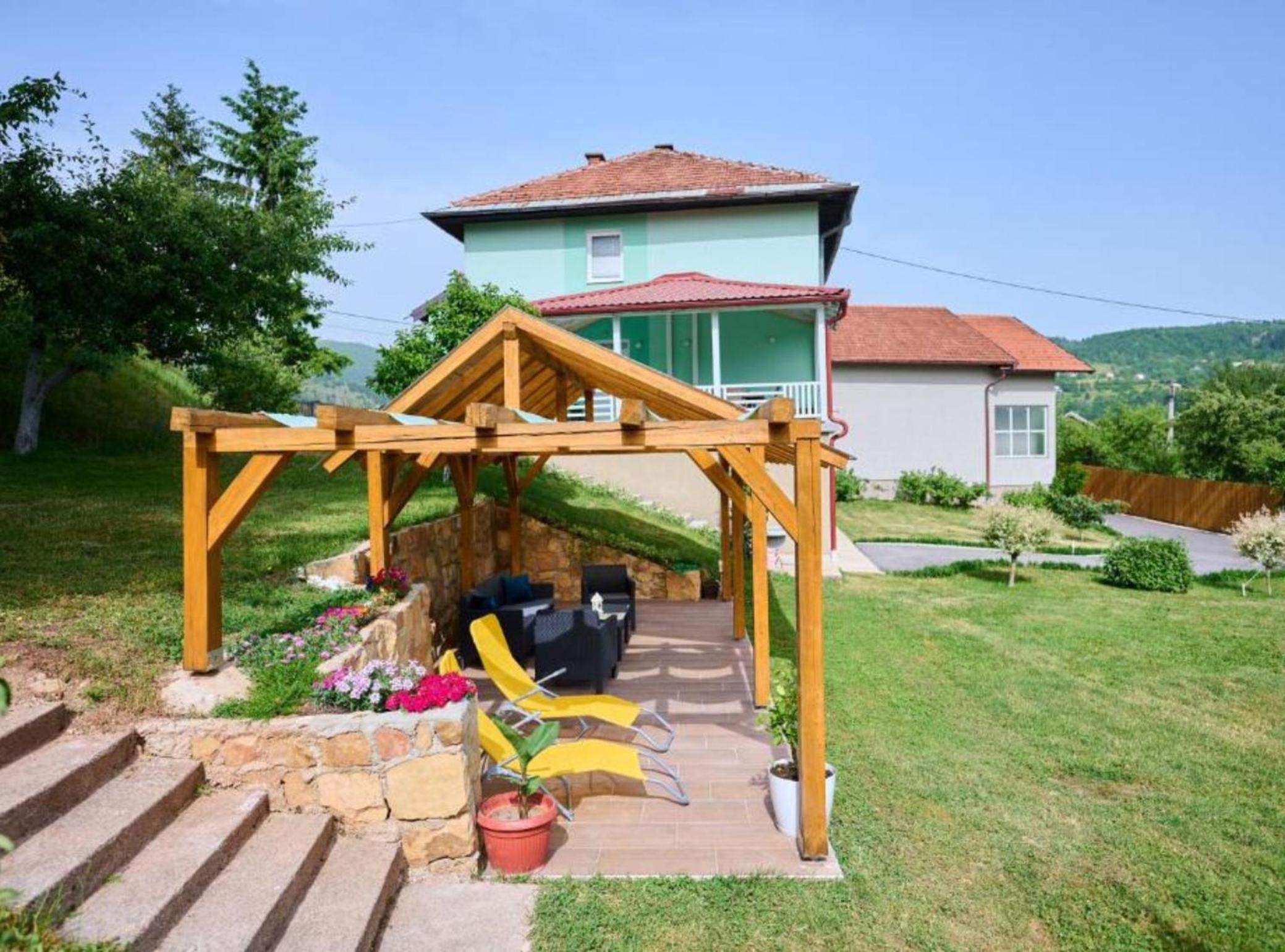 Villa R