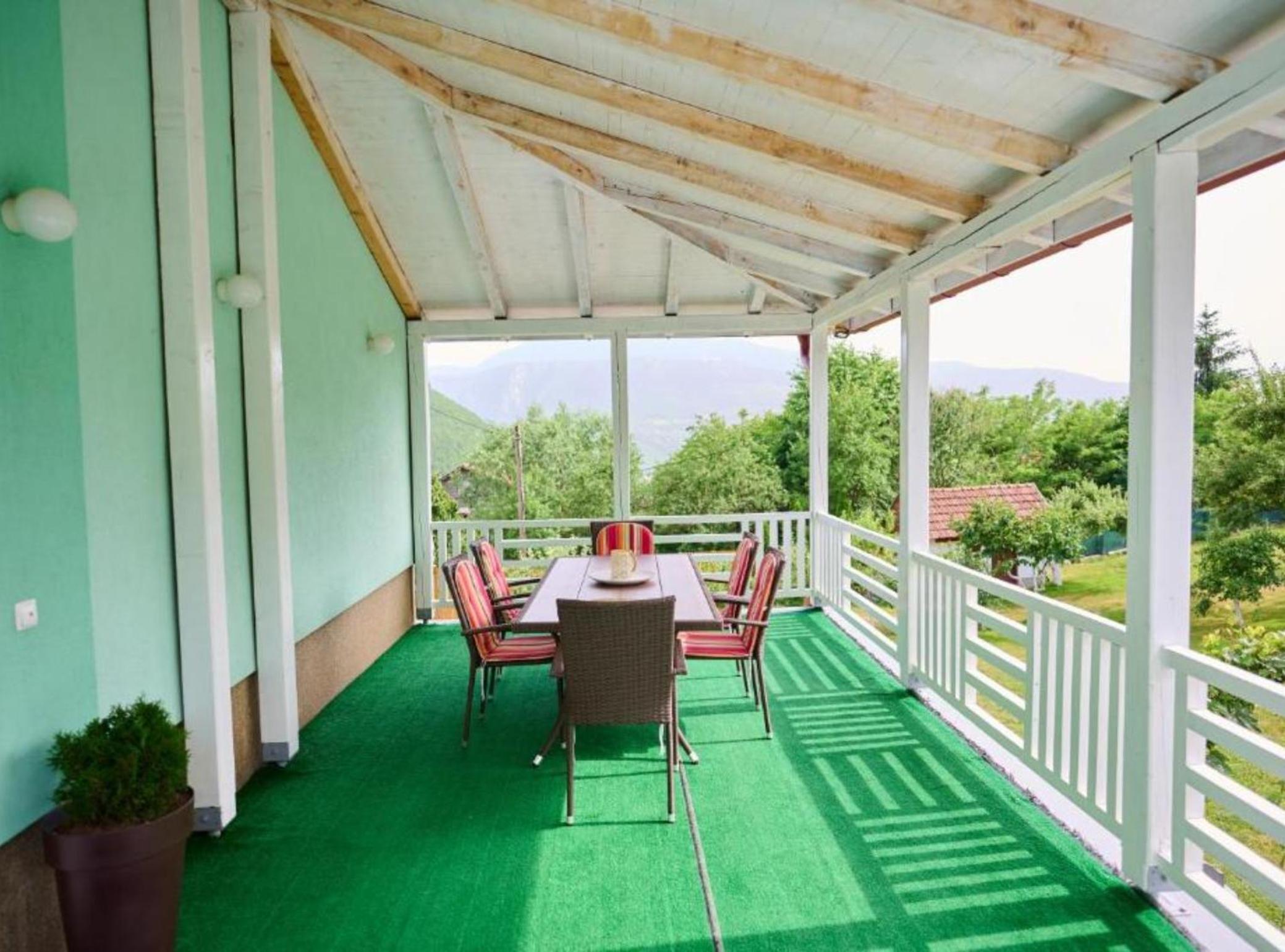 Villa R