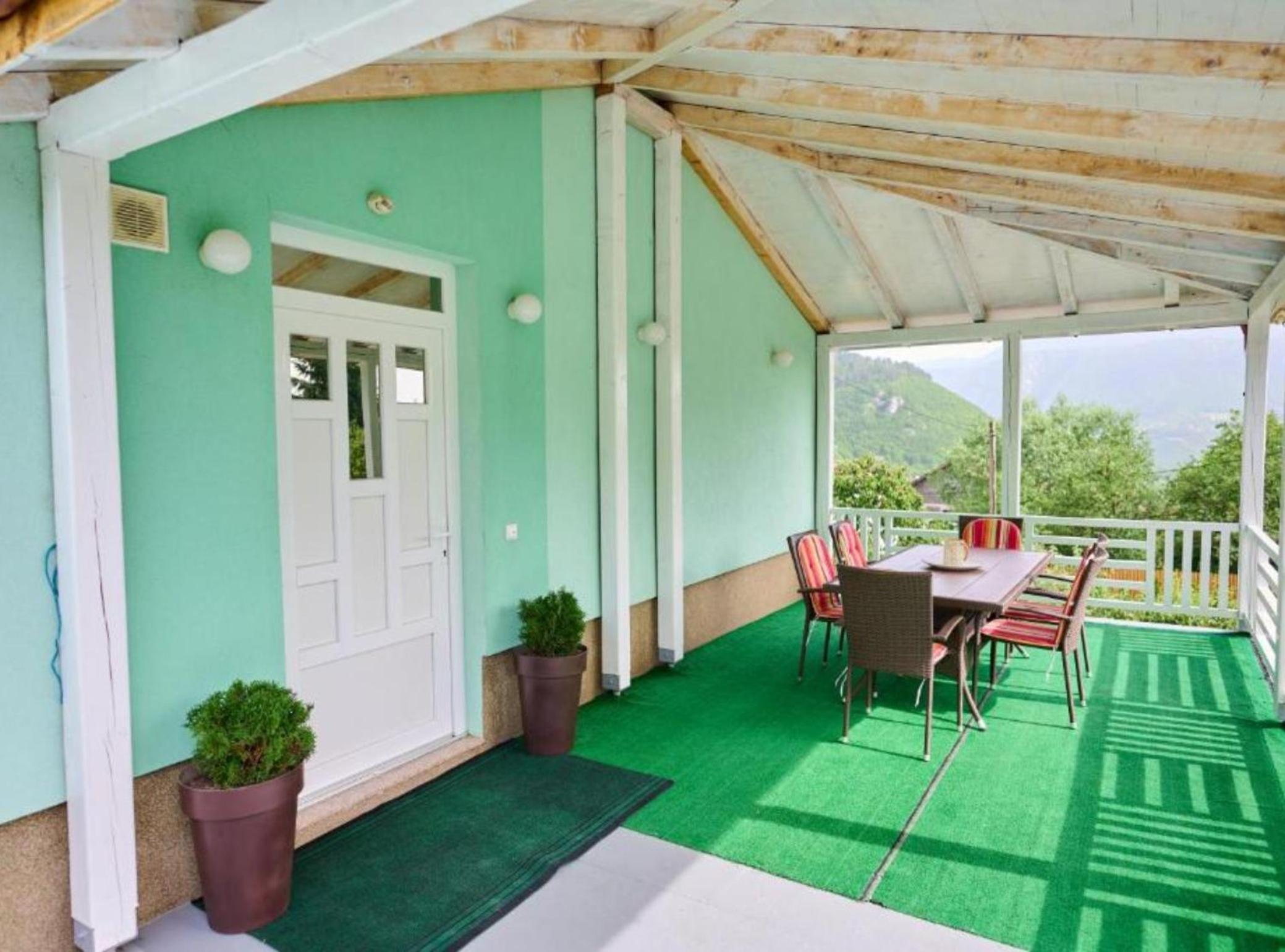 Villa R
