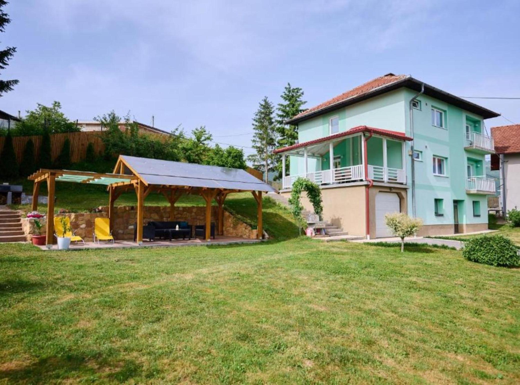 Villa R
