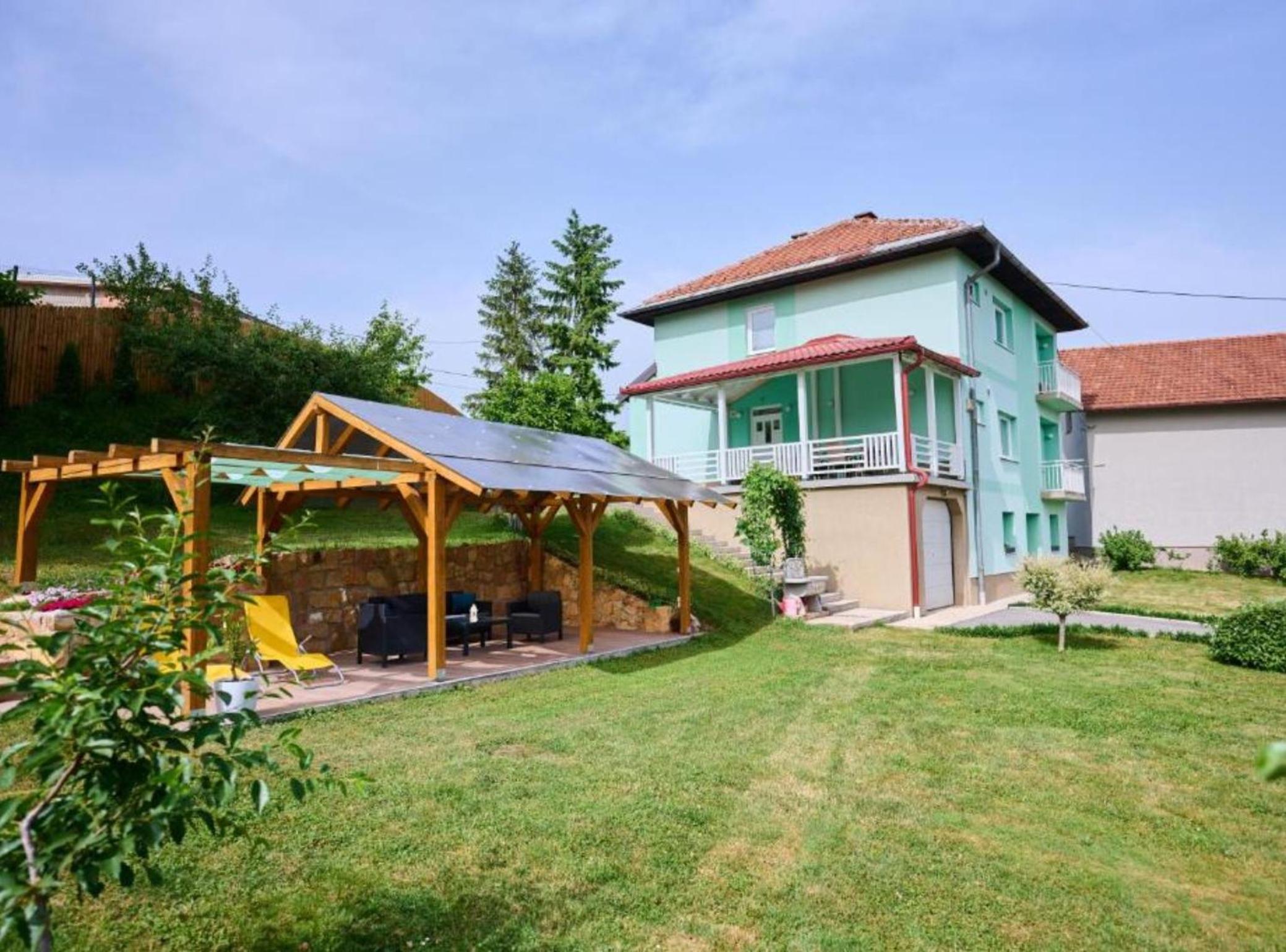 Villa R