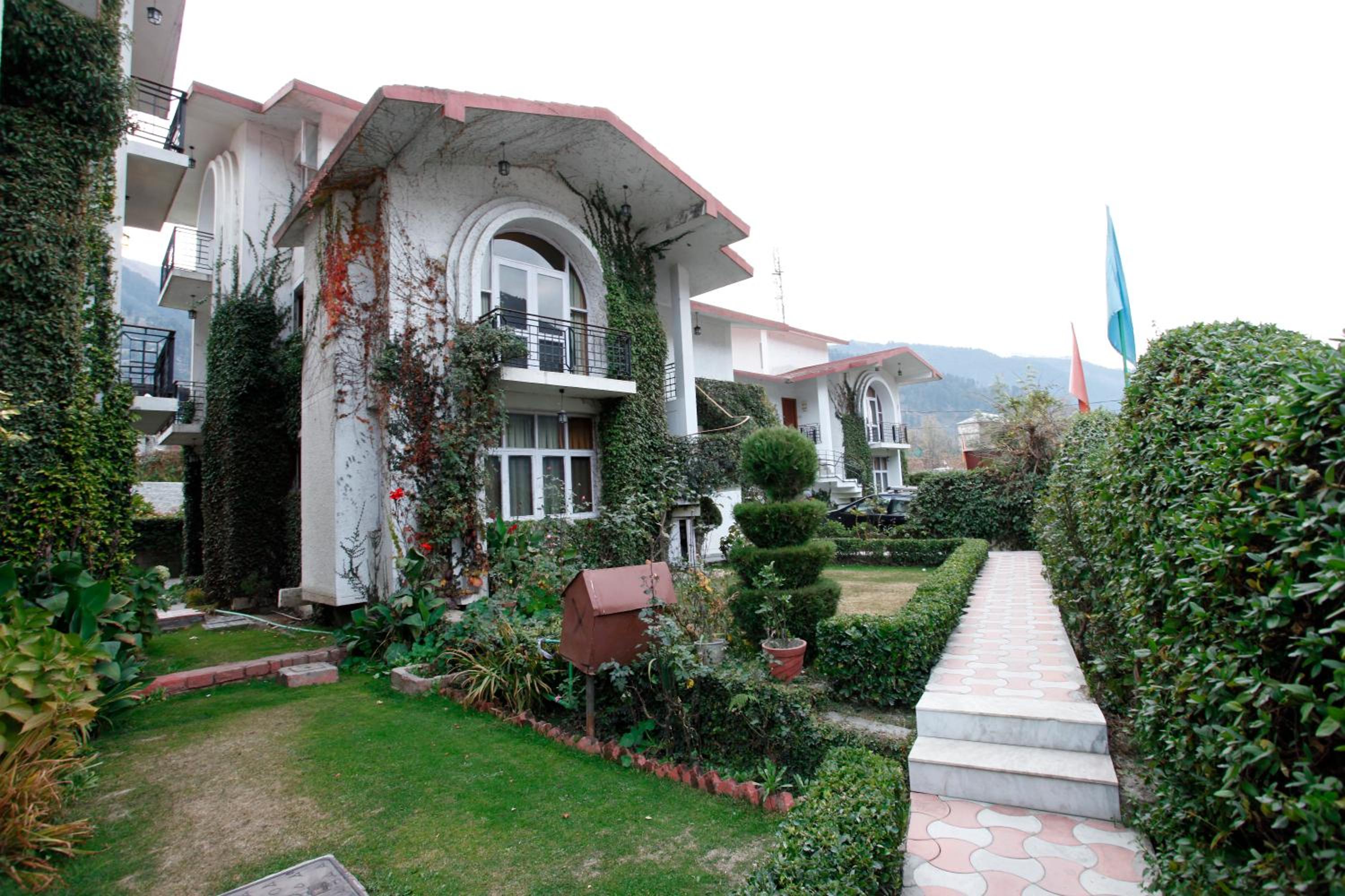 De Vivendi Resorts, Manali with 35000 Sqft Open Lawn