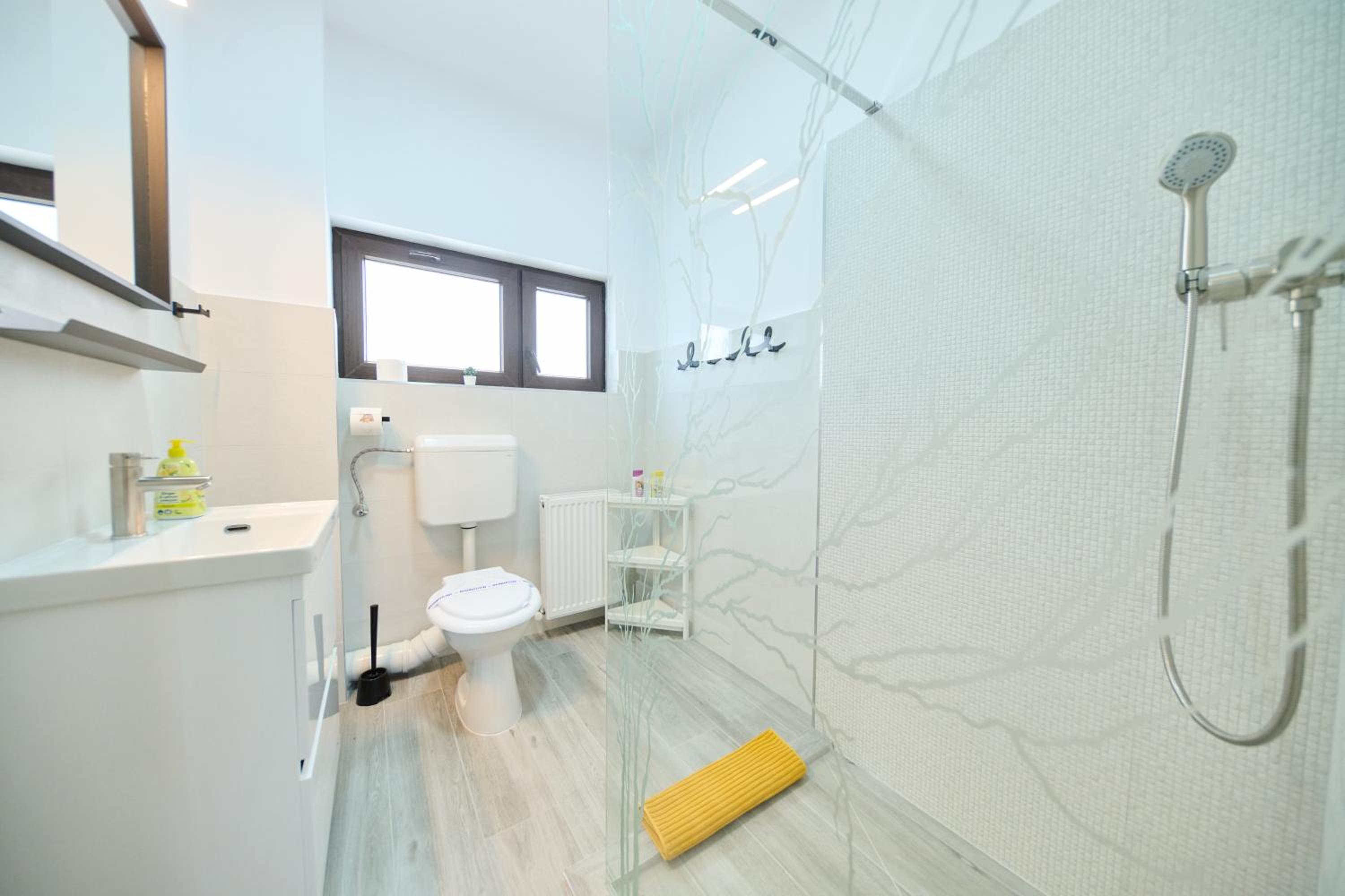 Central Old Town Oasis - Ap 8 view 4