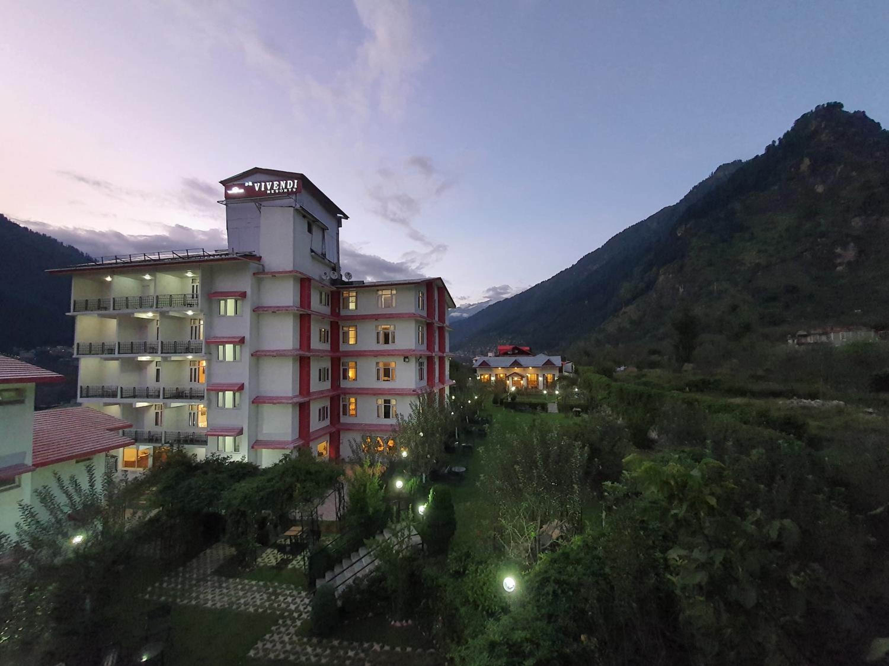 De Vivendi Resorts, Manali with 35000 Sqft Open Lawn