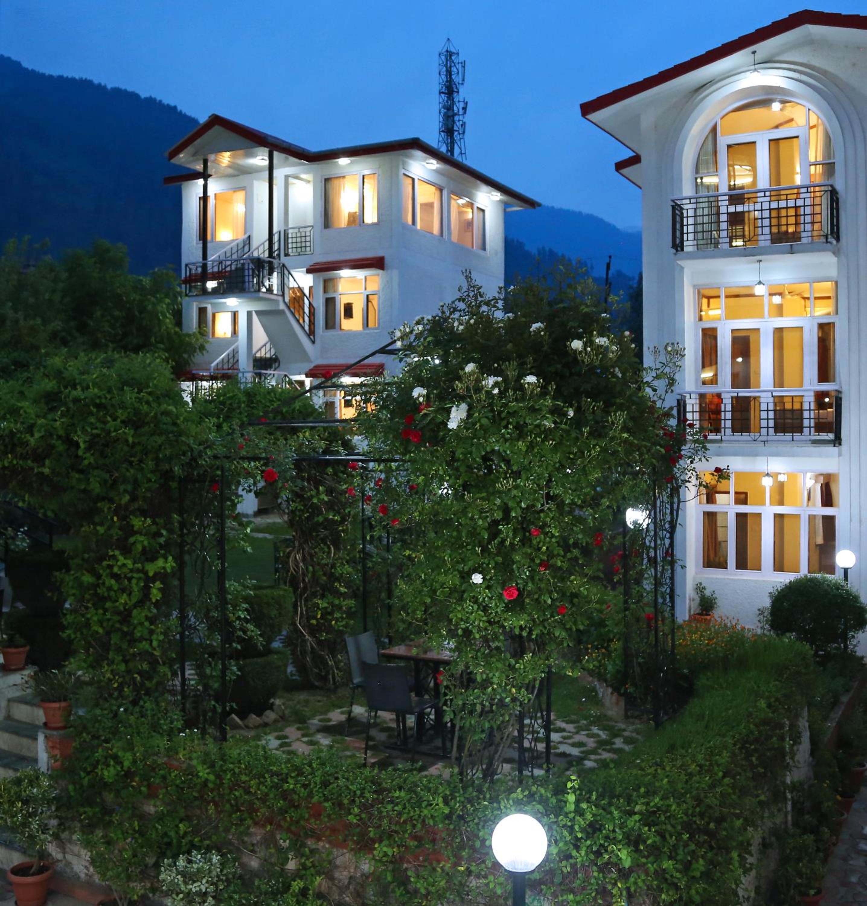 De Vivendi Resorts, Manali with 35000 Sqft Open Lawn