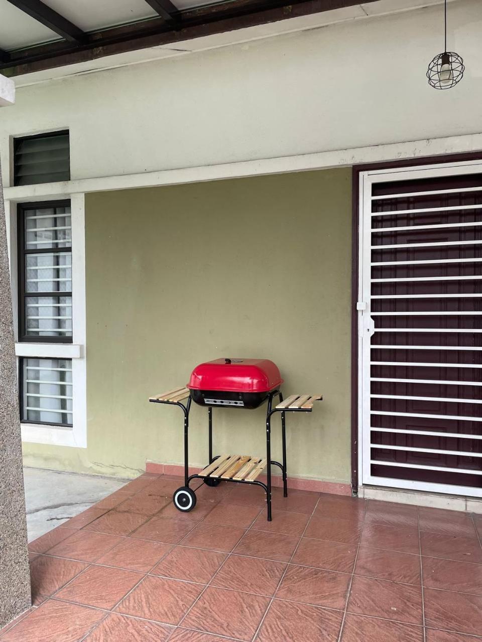 Yenni Astana, Bangi