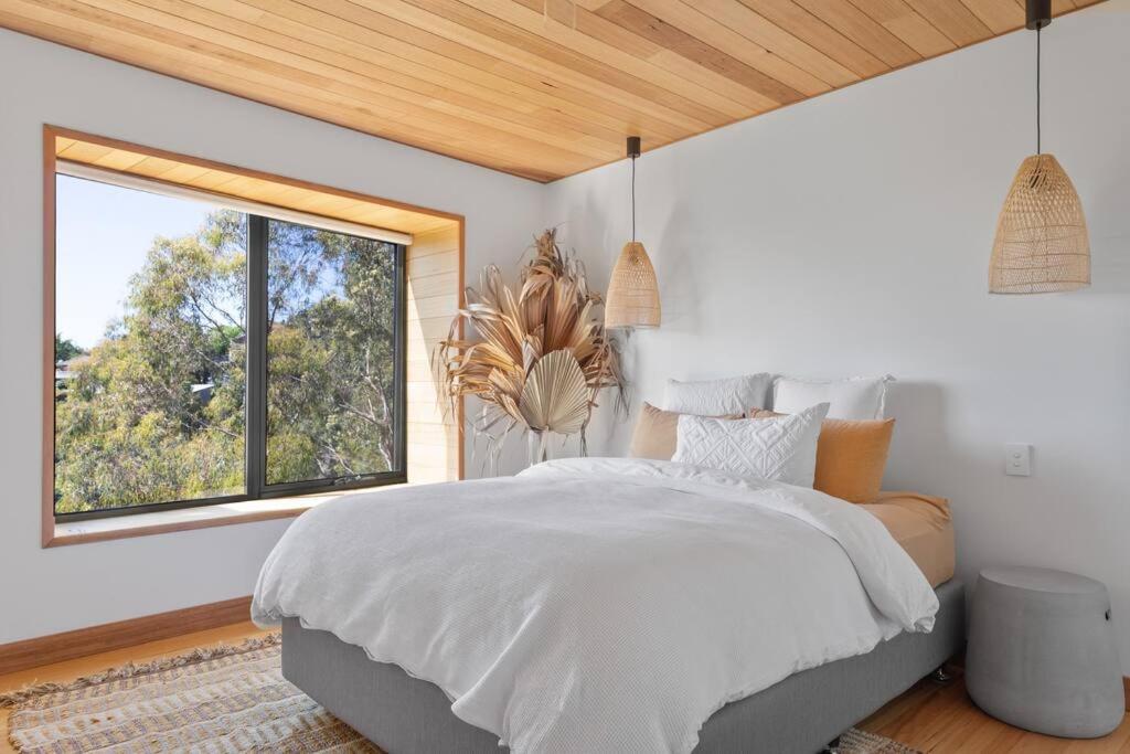 Stunning Trevallyn Retreat