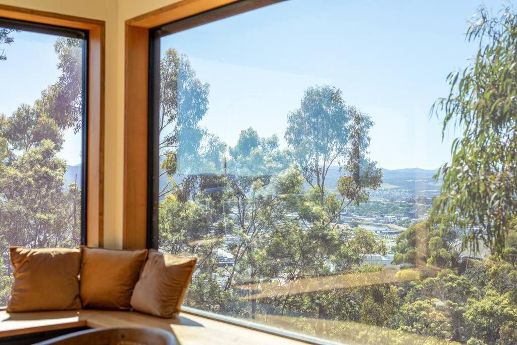 Stunning Trevallyn Retreat