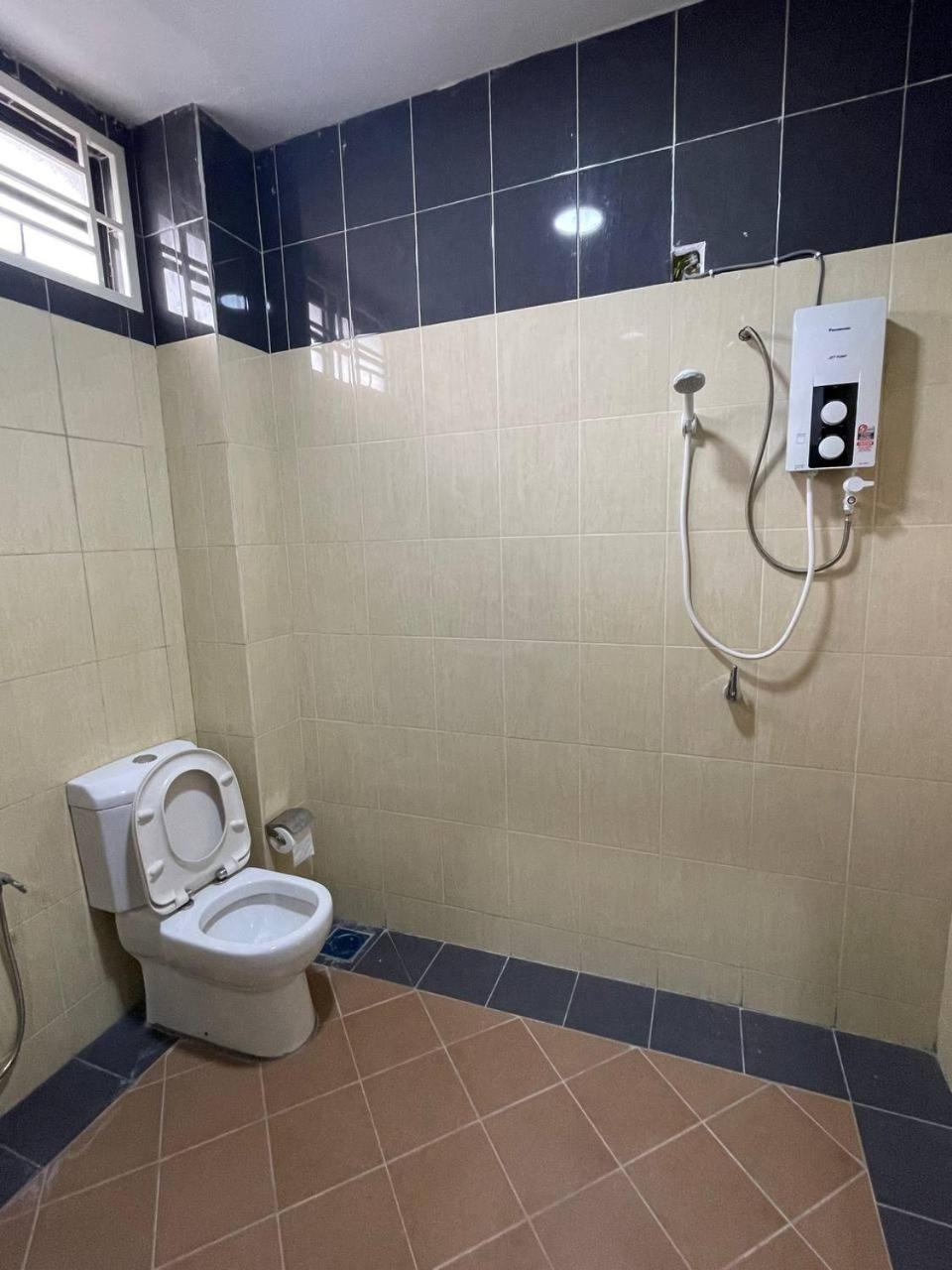 Yenni Astana, Bangi