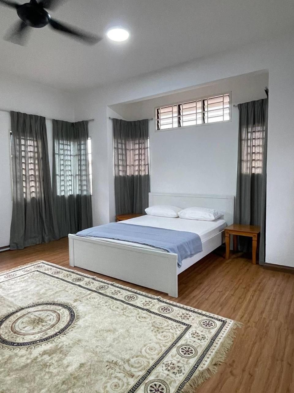 Yenni Astana, Bangi