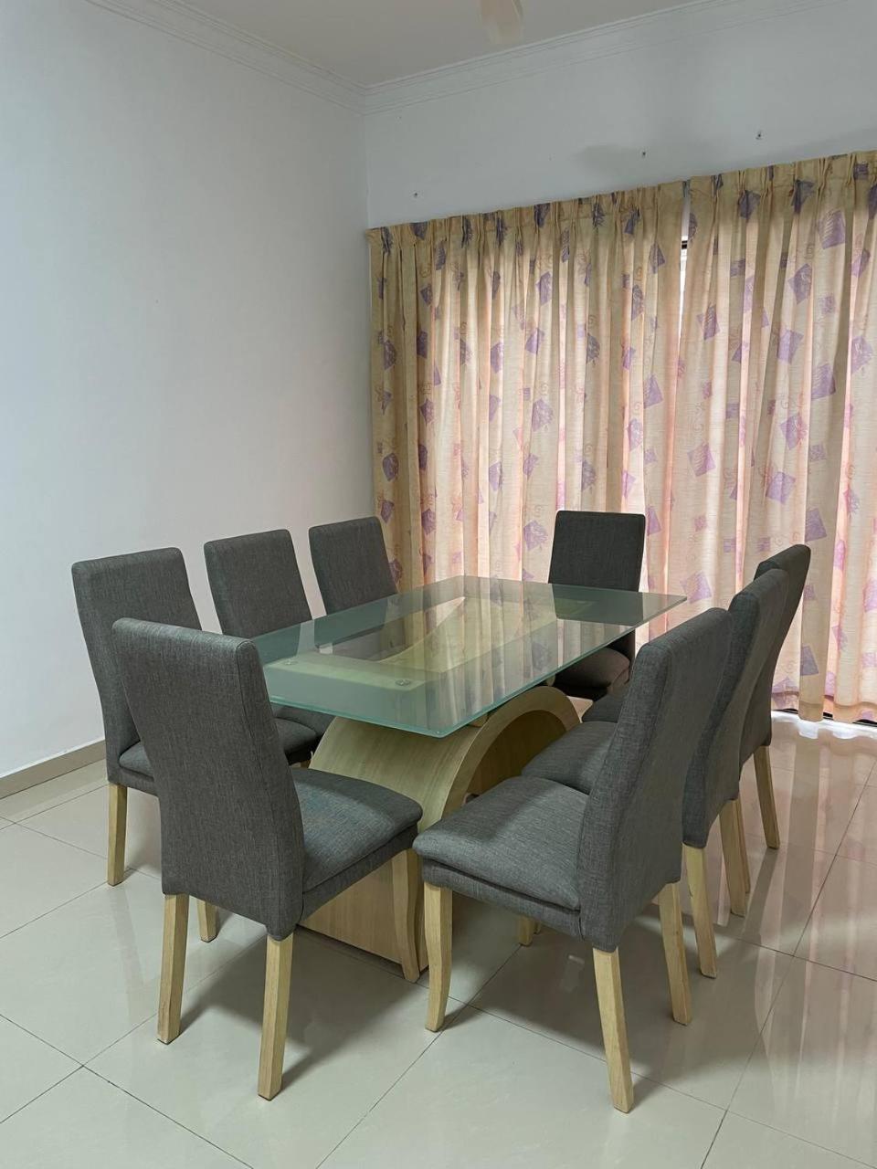 Yenni Astana, Bangi