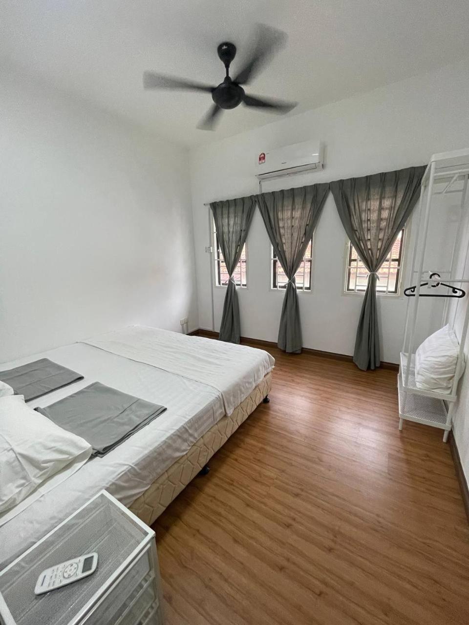 Yenni Astana, Bangi