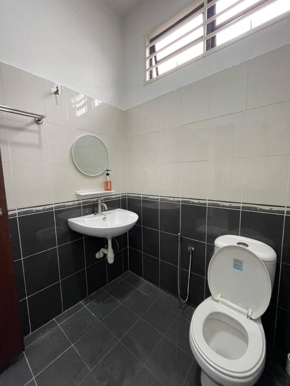 Yenni Astana, Bangi