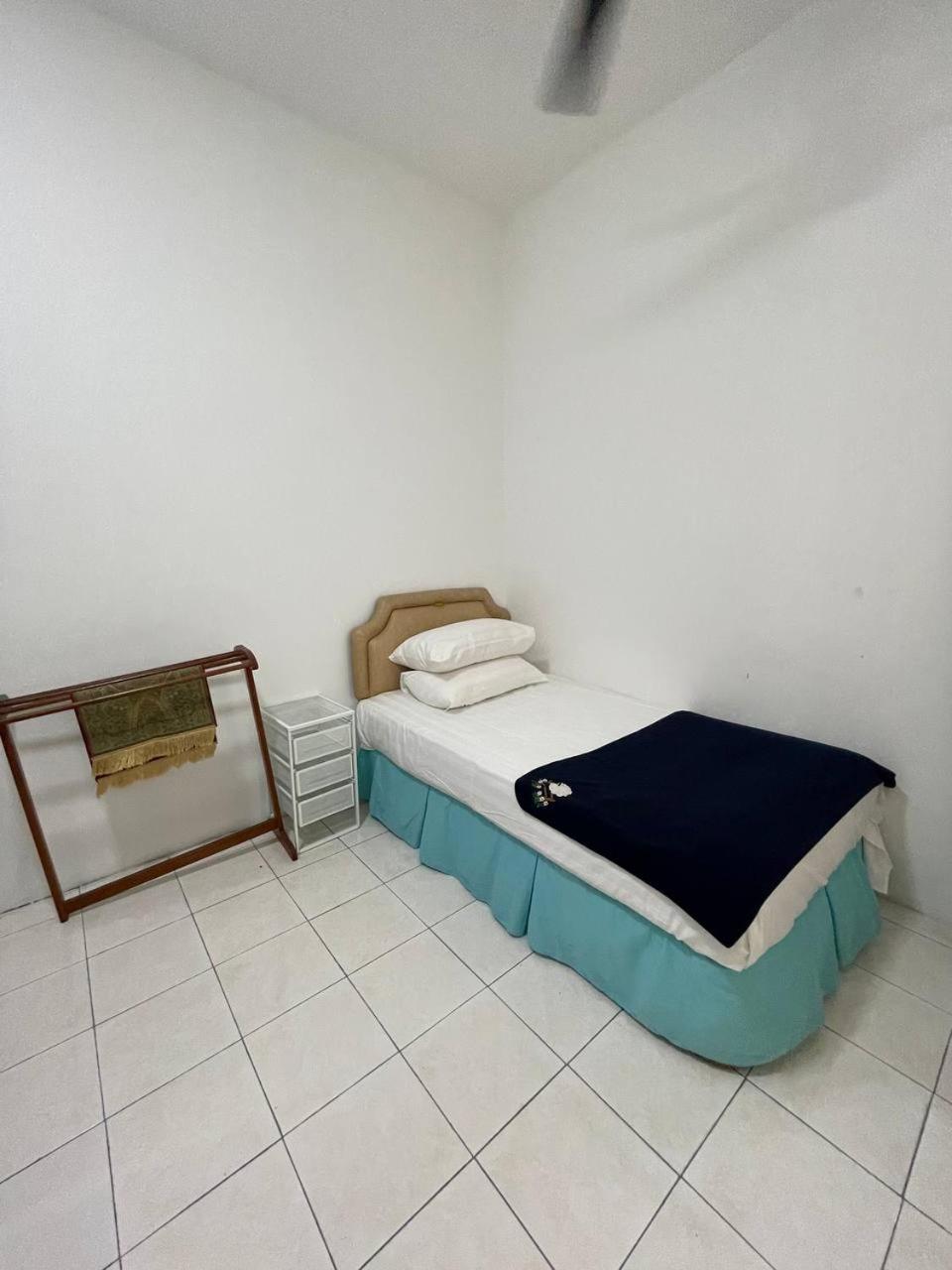 Yenni Astana, Bangi