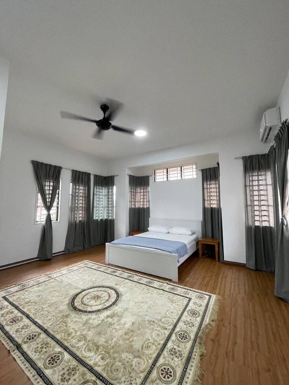 Yenni Astana, Bangi