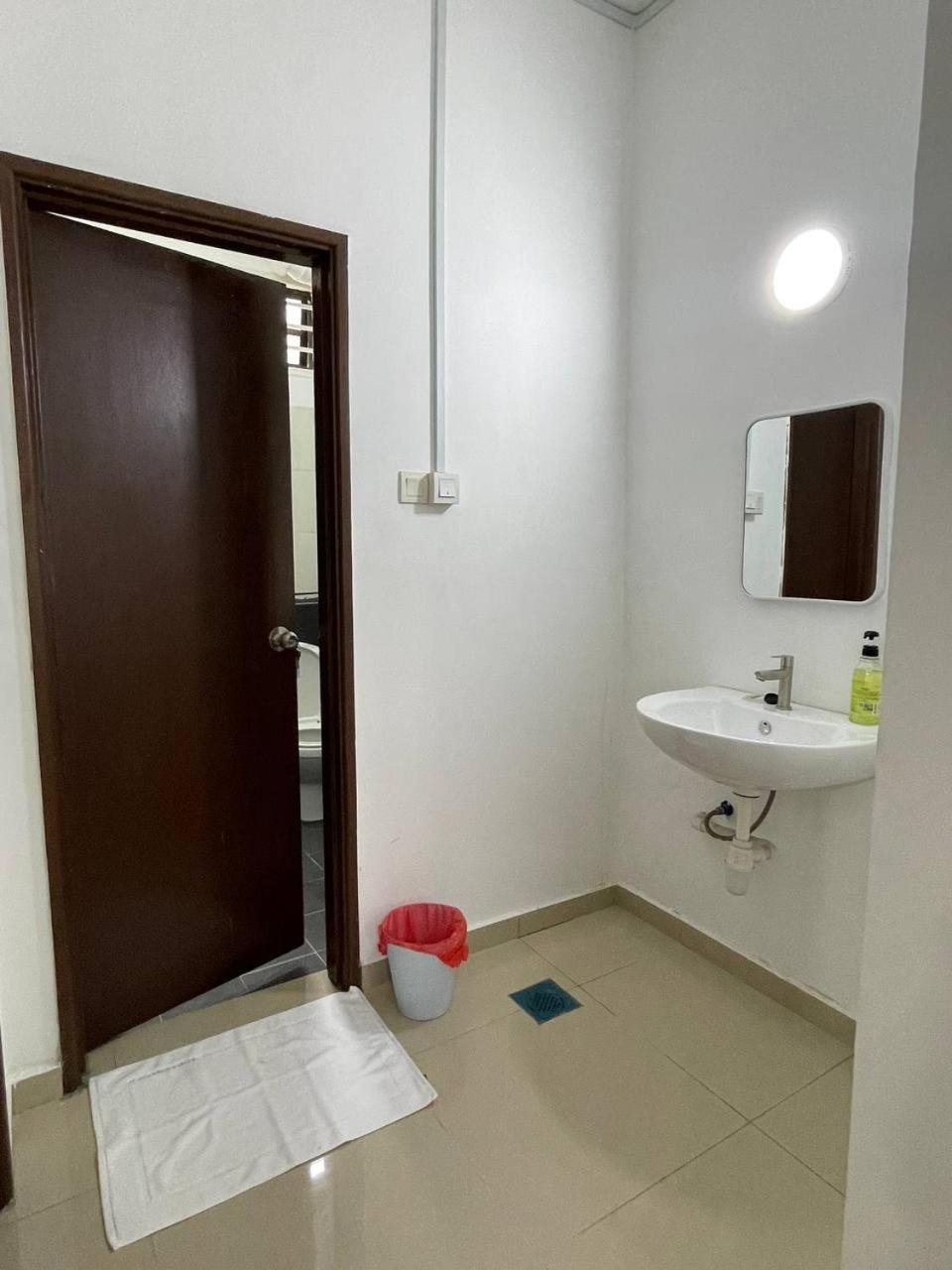 Yenni Astana, Bangi