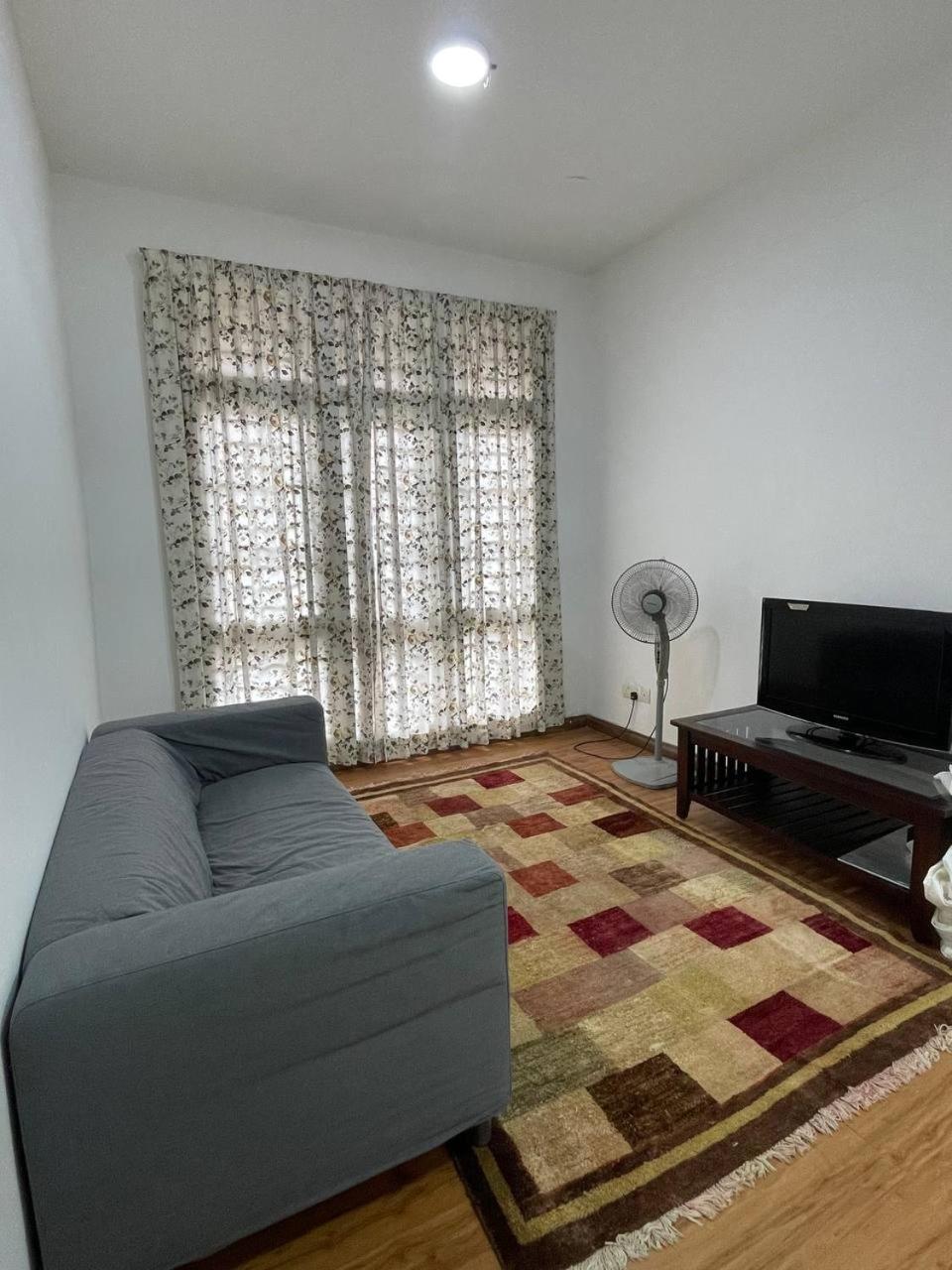 Yenni Astana, Bangi