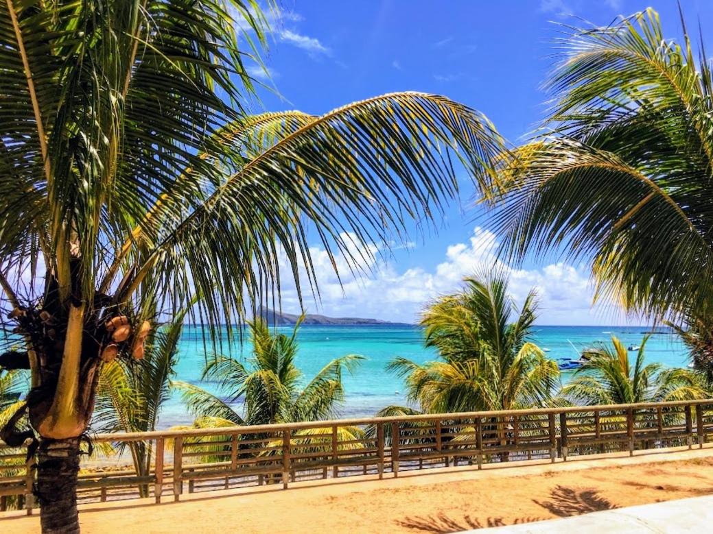 Coconut Lodge Open-Plan Suite with Kitchen, Indoor & Outdoor Showers & Infinity Pool photo 2