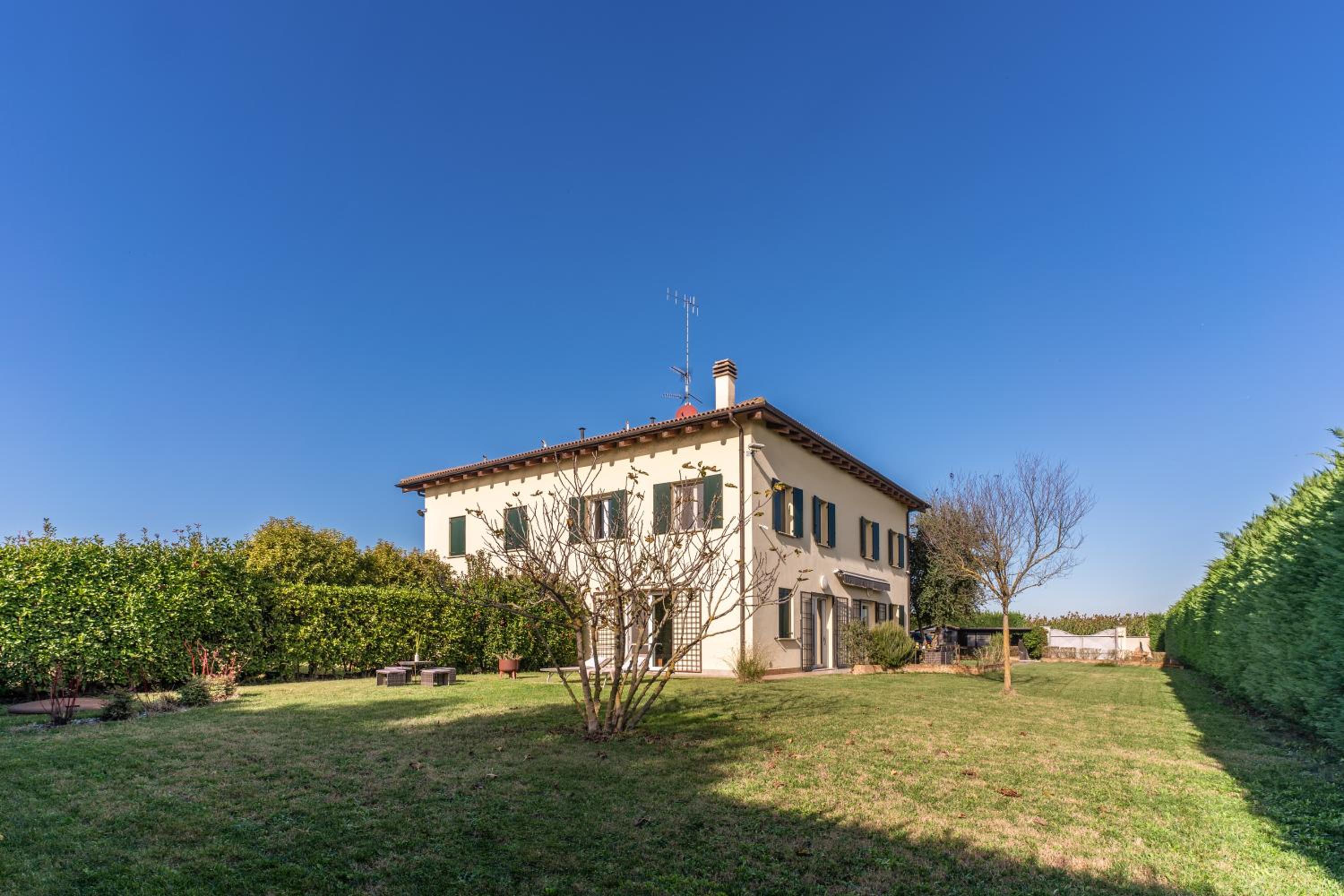 F Tale country house view 5