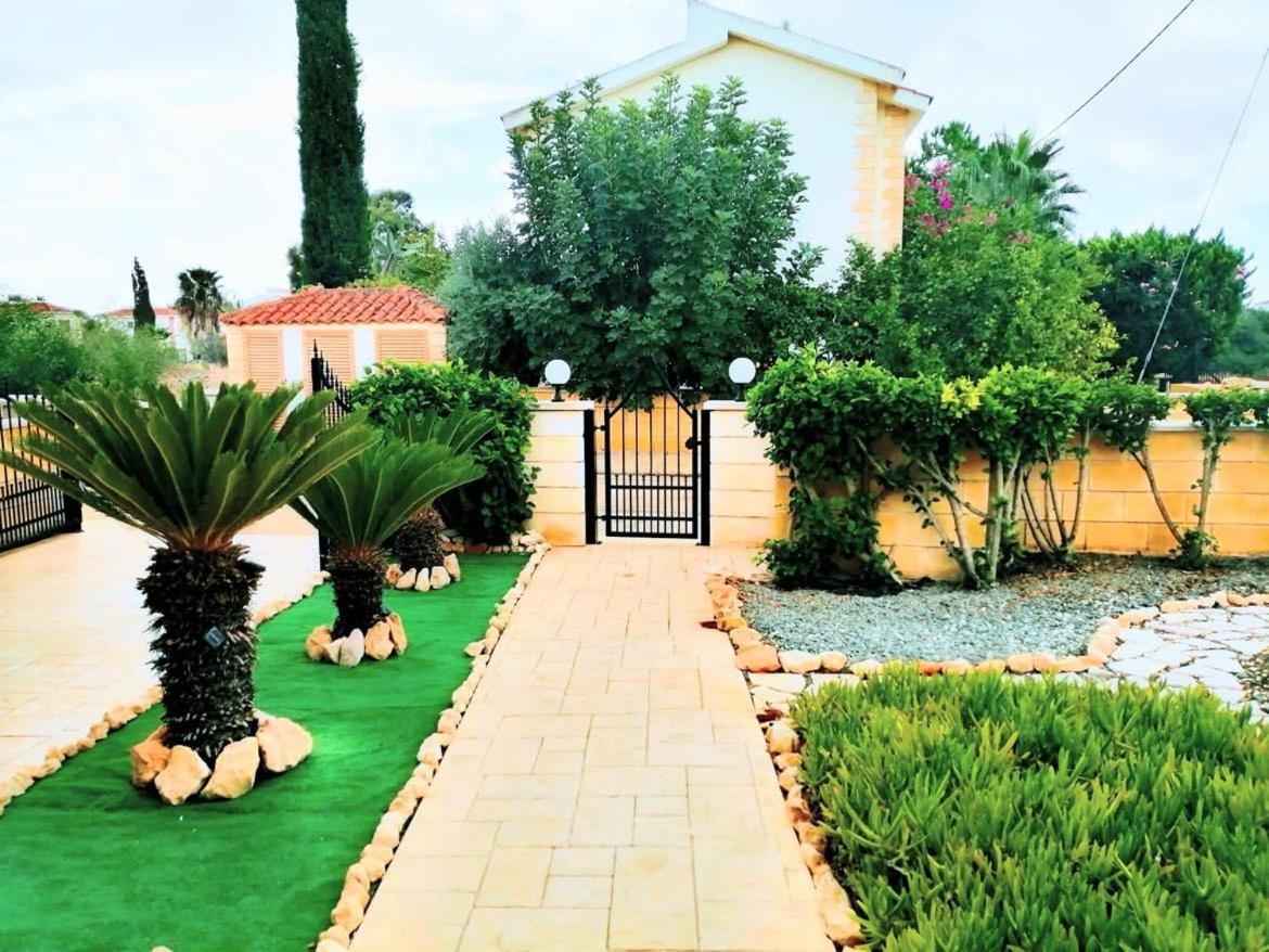 Villa Elena Gardens