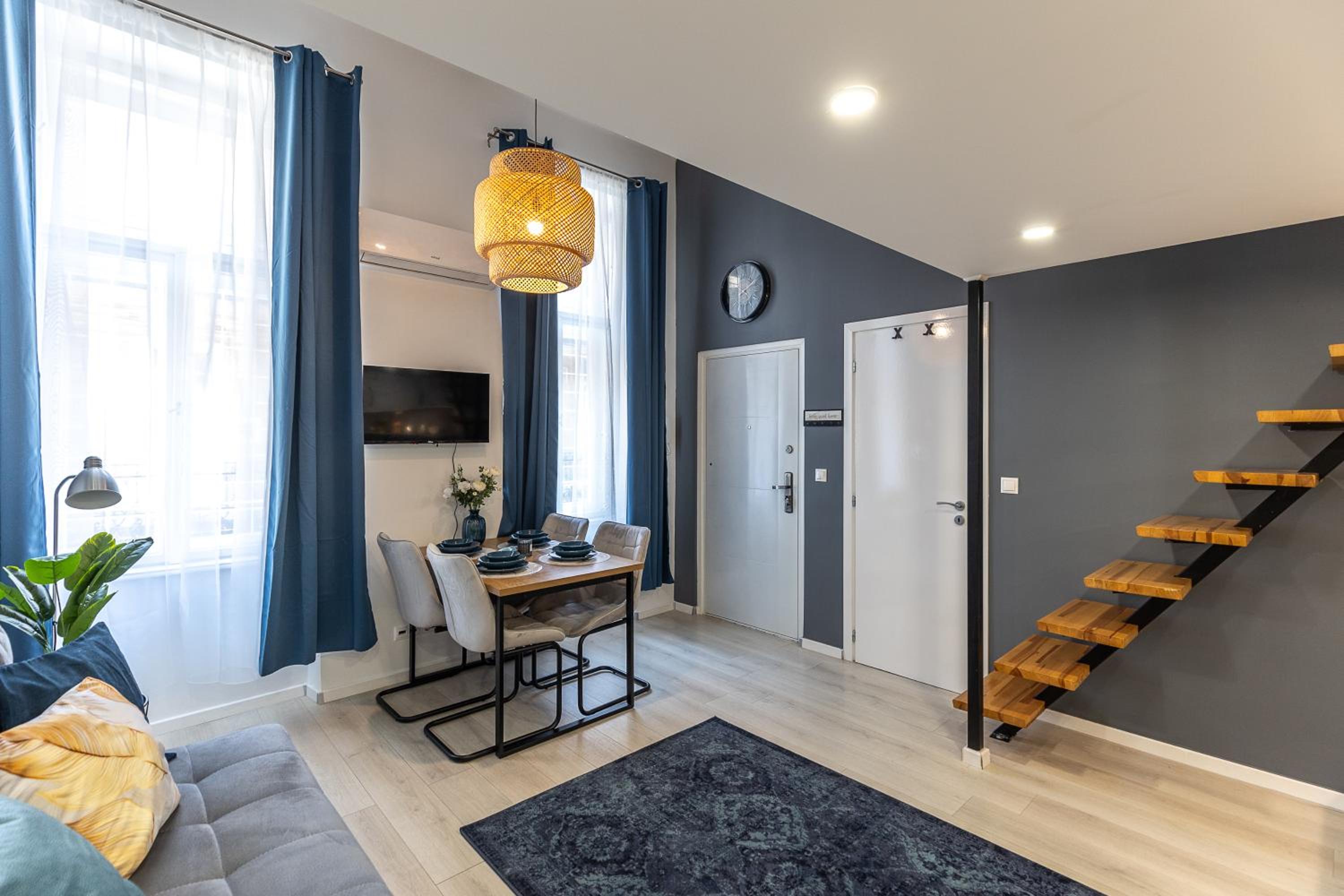 Jungle & Marble Apartments view 4
