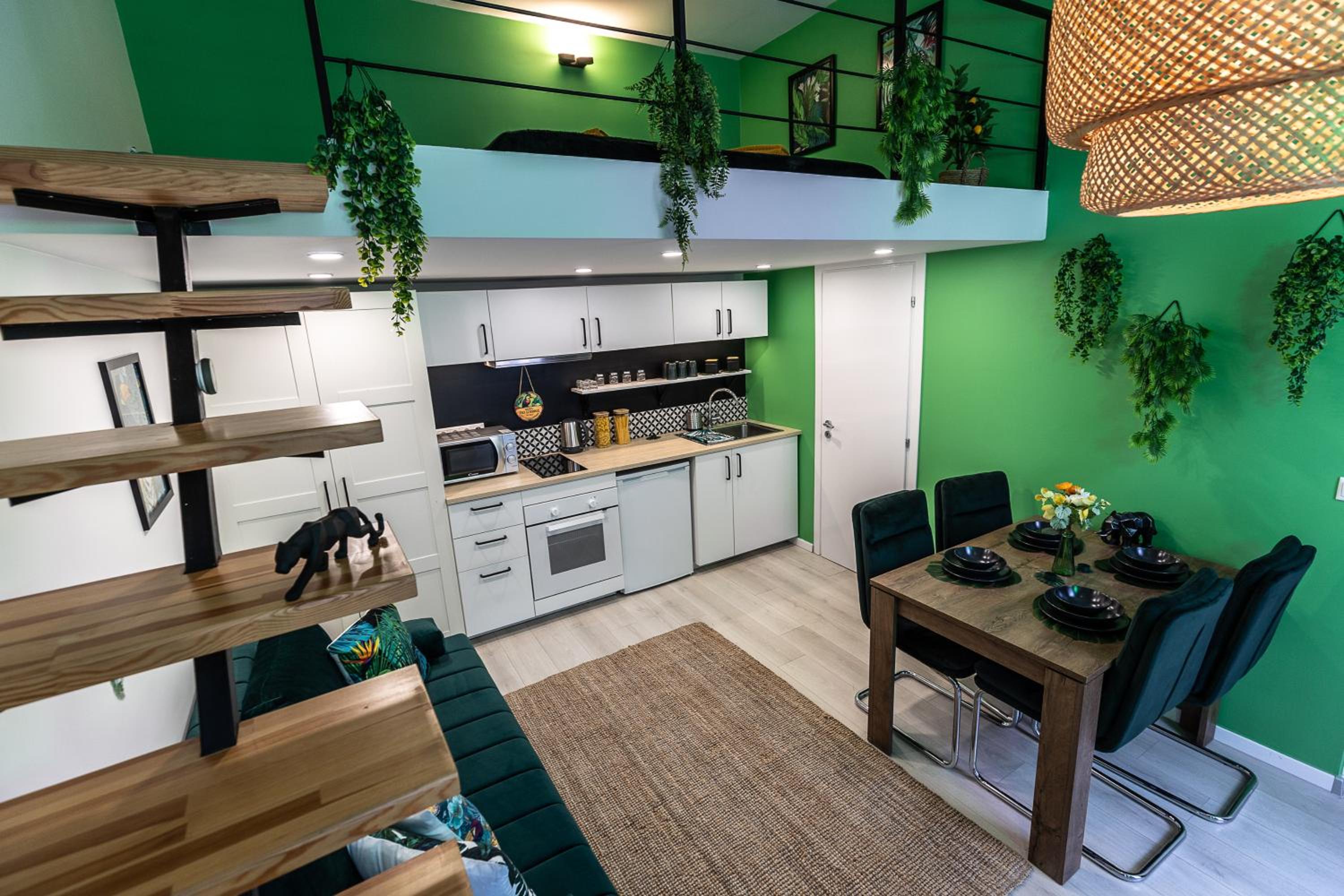 Jungle & Marble Apartments view 3