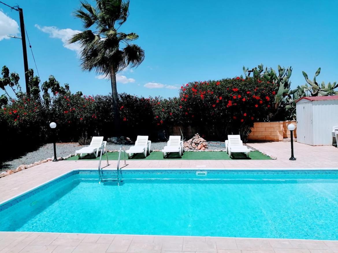 Villa Elena Gardens
