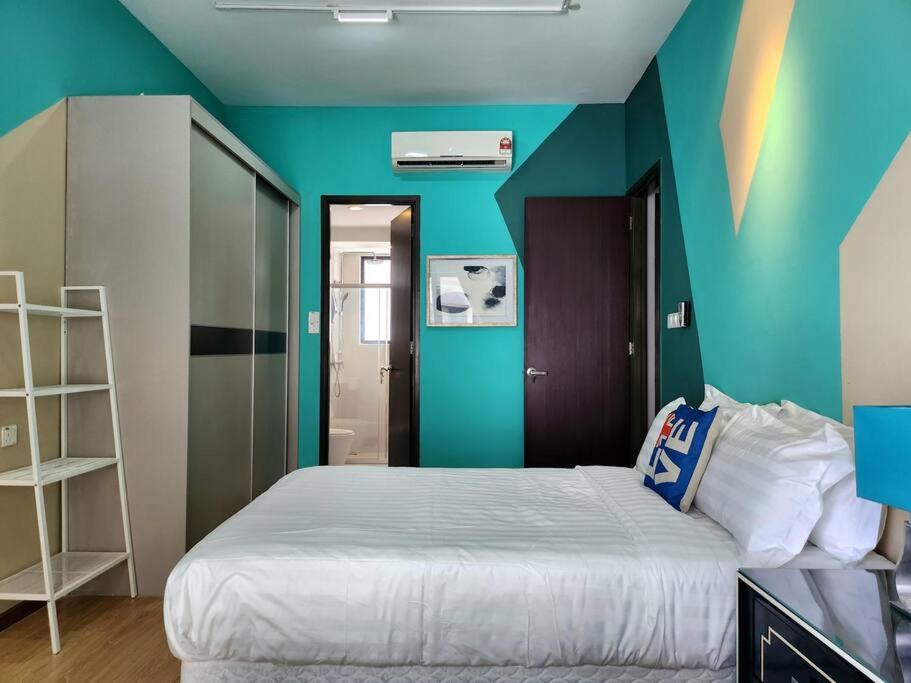 Danga Bay Designer Suites KKS Plus Collection
