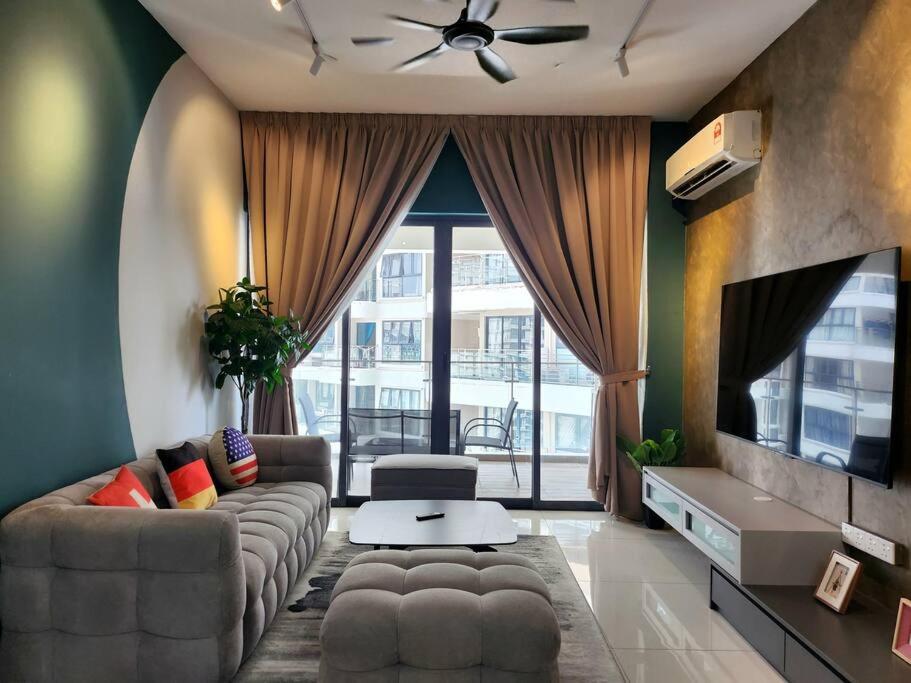 Danga Bay Designer Suites KKS Plus Collection