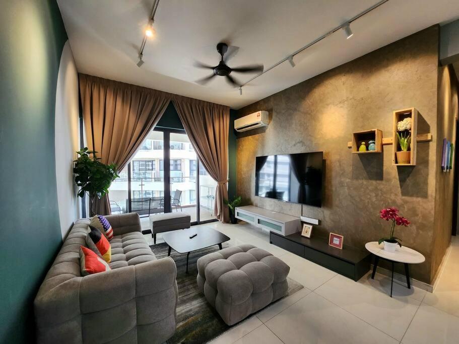 Danga Bay Designer Suites KKS Plus Collection