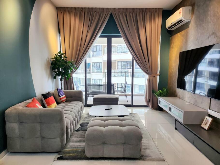Danga Bay Designer Suites KKS Plus Collection