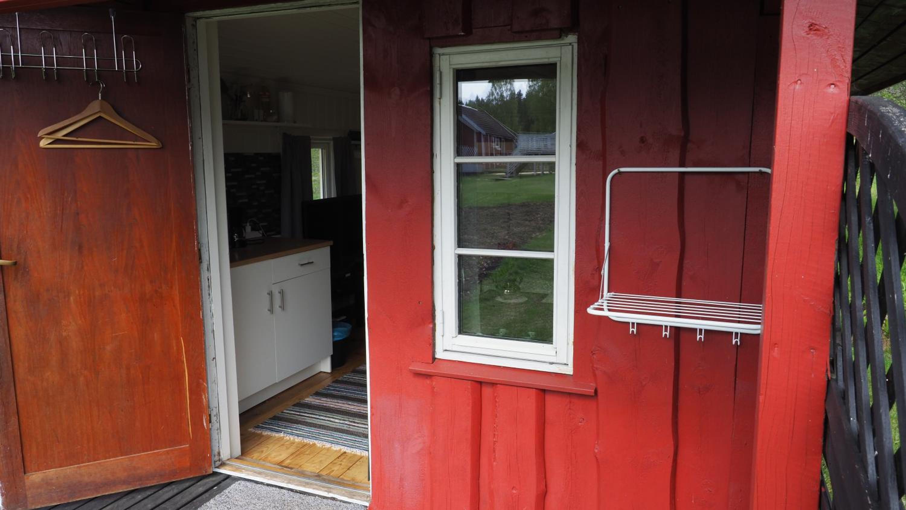 Riverside Bliss - Cozy Cabin near Tvedestrand with WiFi and Deck view 2