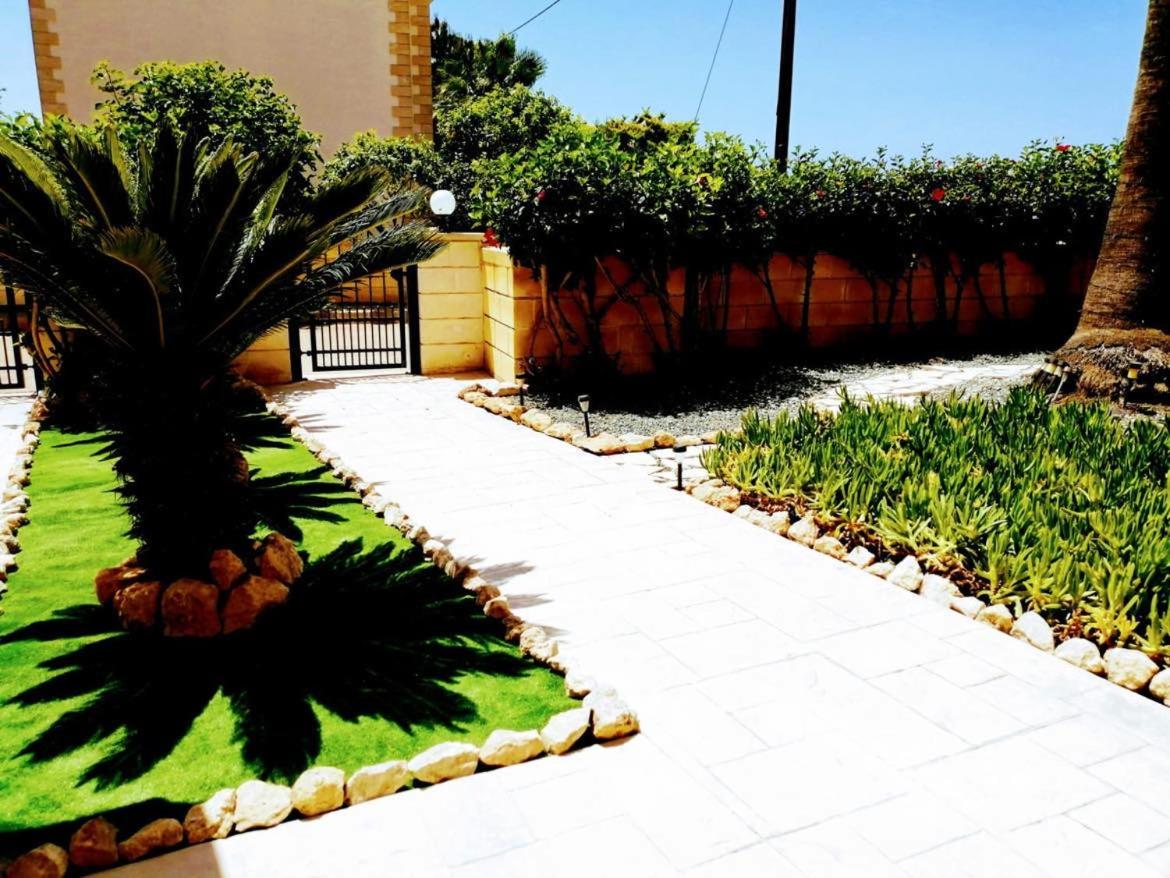 Villa Elena Gardens