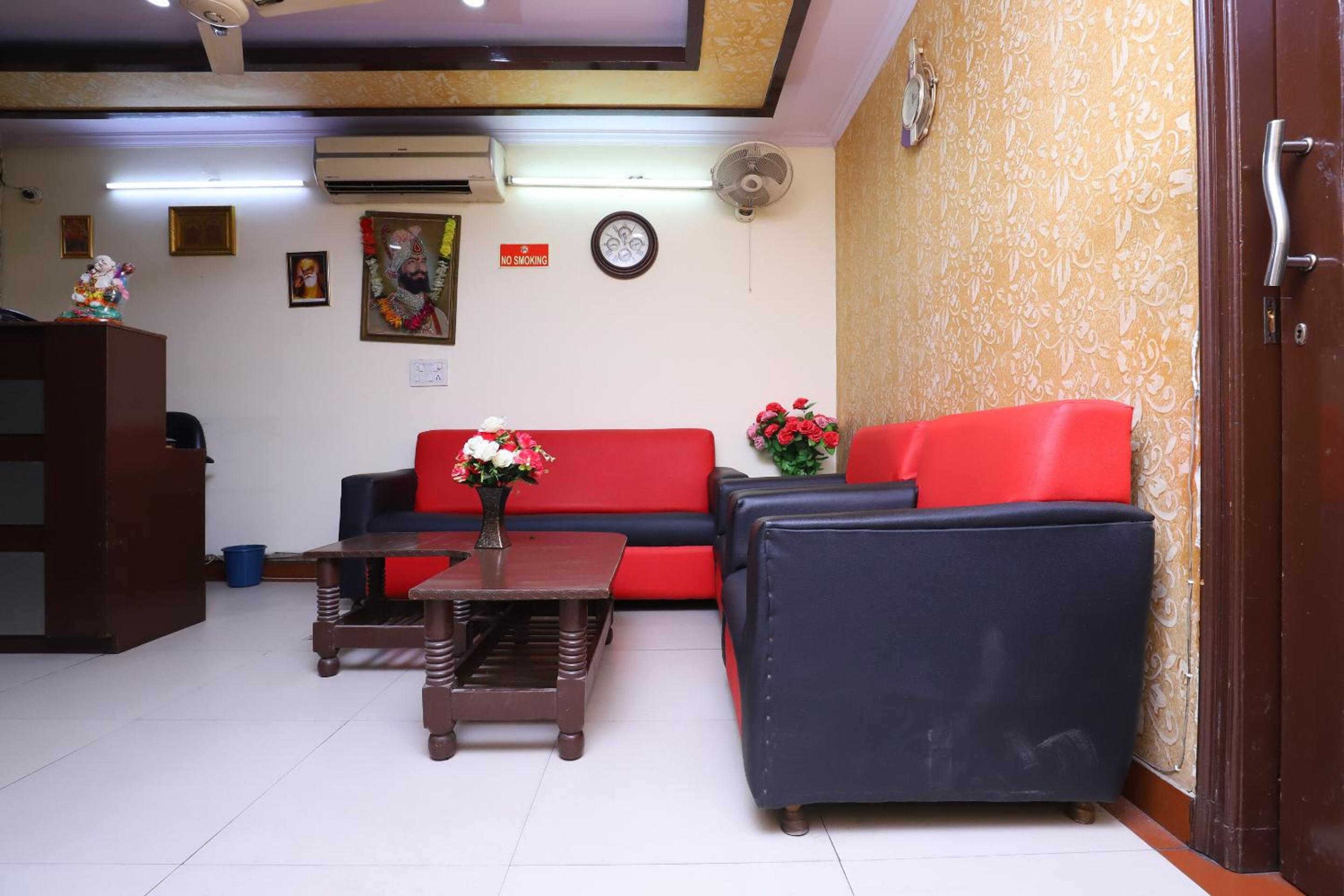 Lobby & Reception