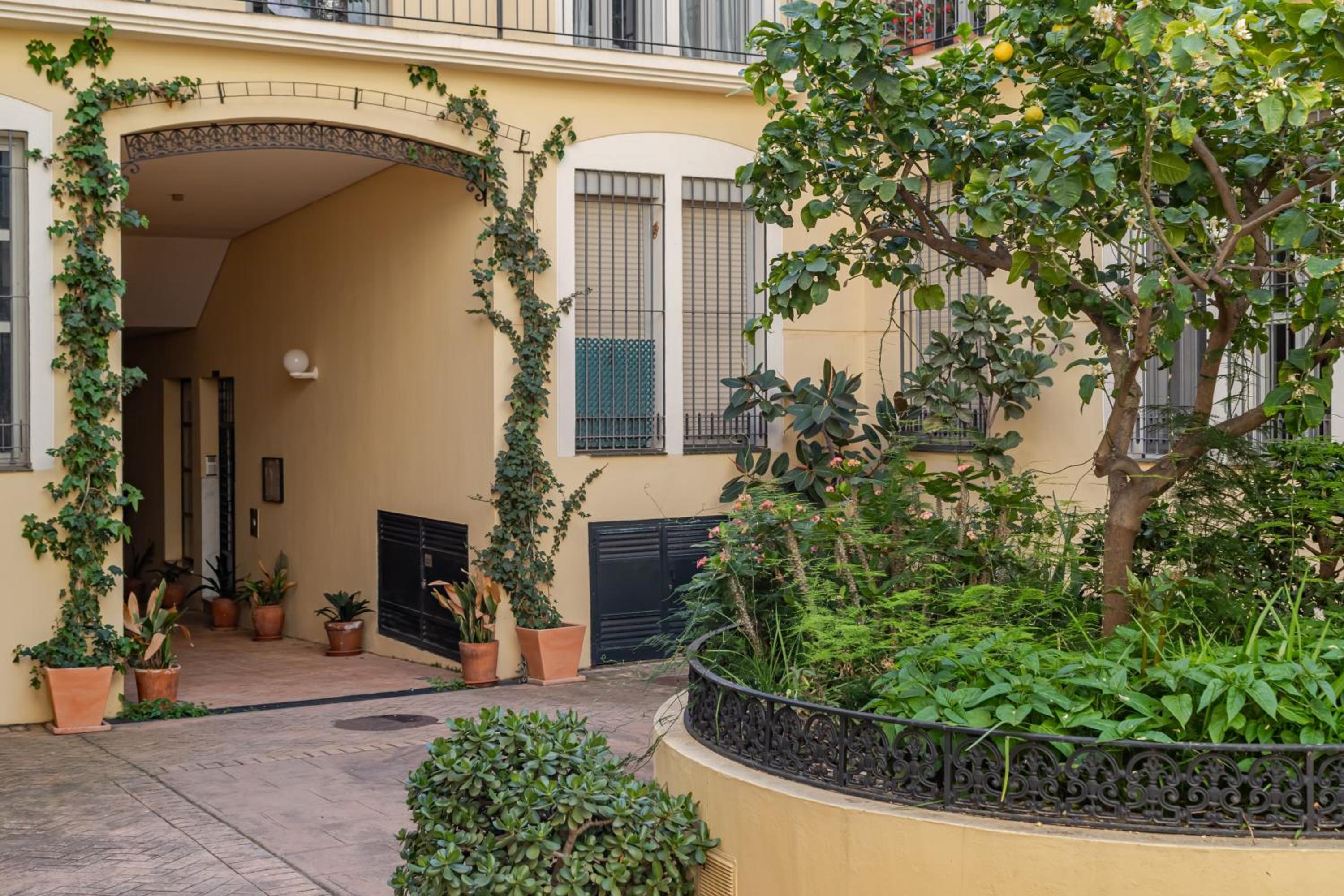 Charming 4-Bedroom Apartment in Malaga's Historic Center
