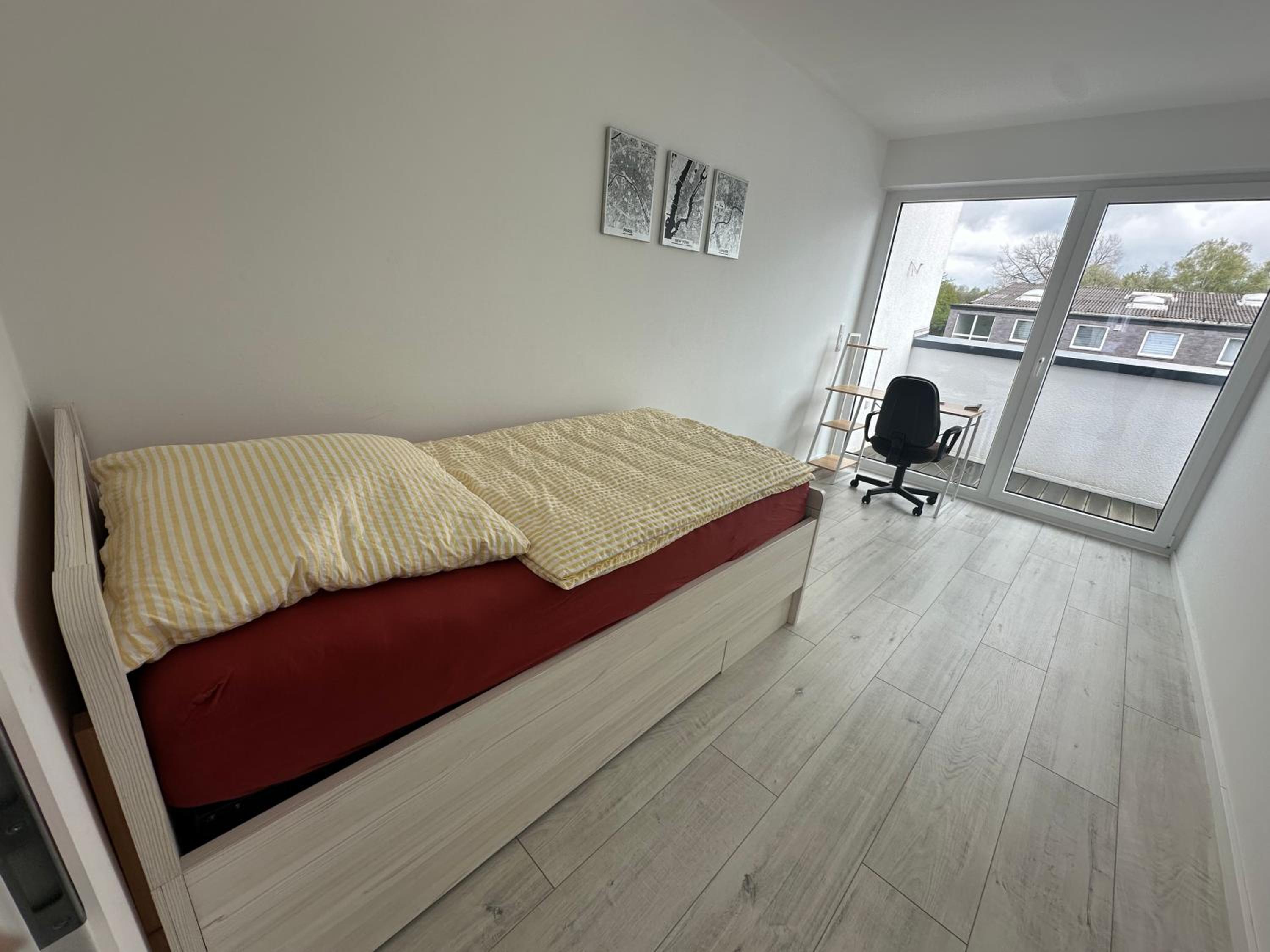 Neue Doppelhaushälfte mit Terrasse, Balkon und Garten